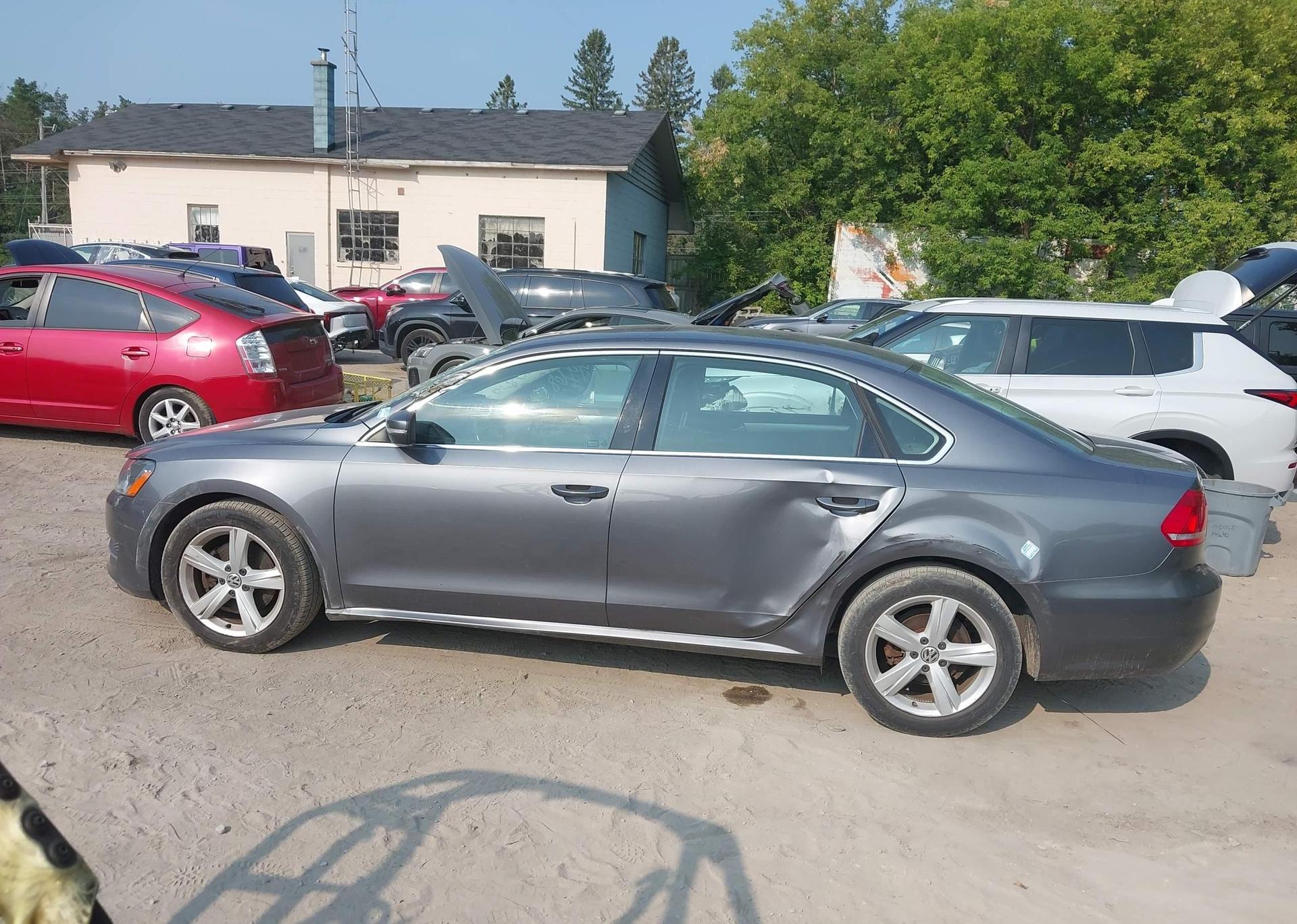 2013 VOLKSWAGEN PASSAT SE