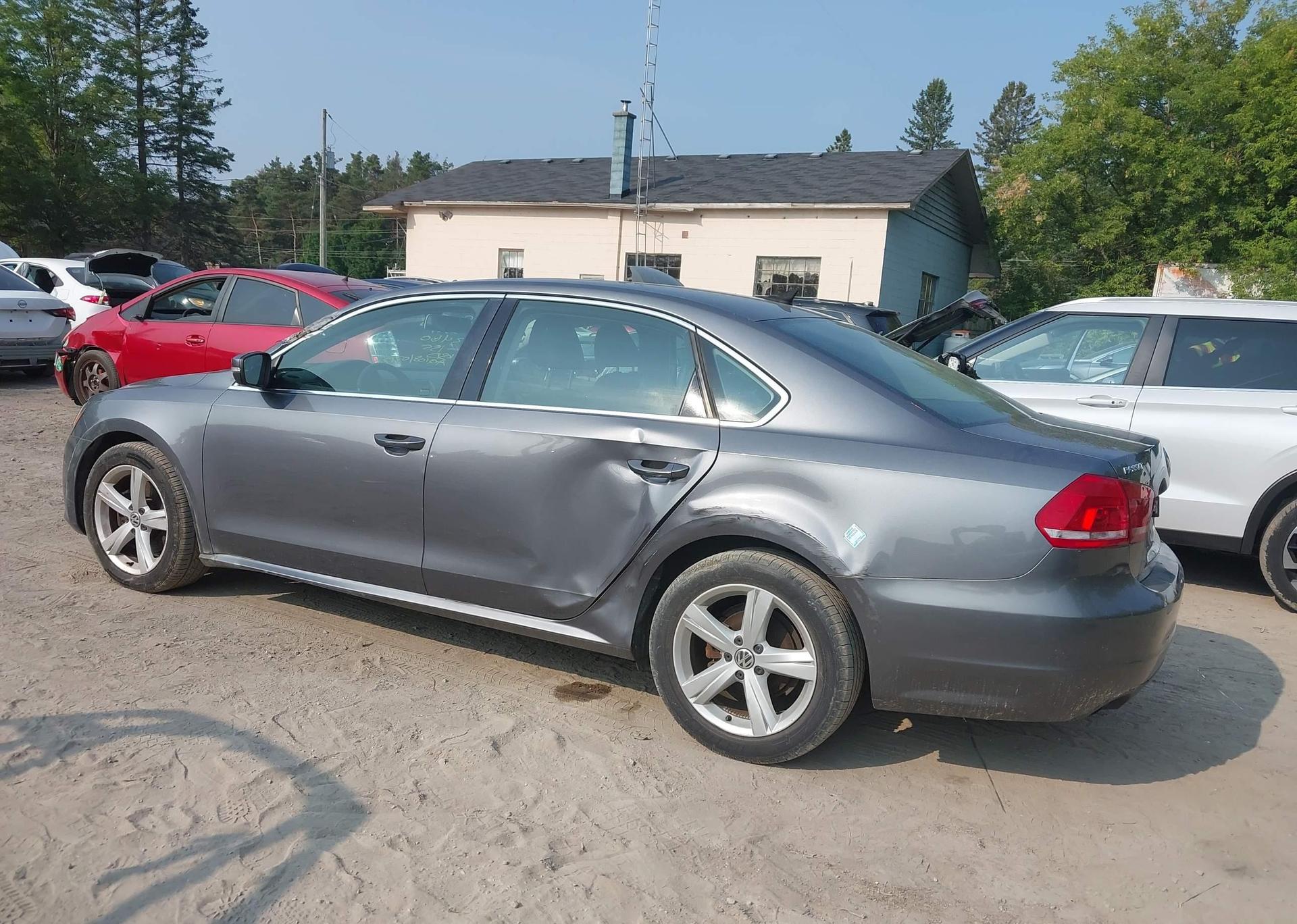 2013 VOLKSWAGEN PASSAT SE
