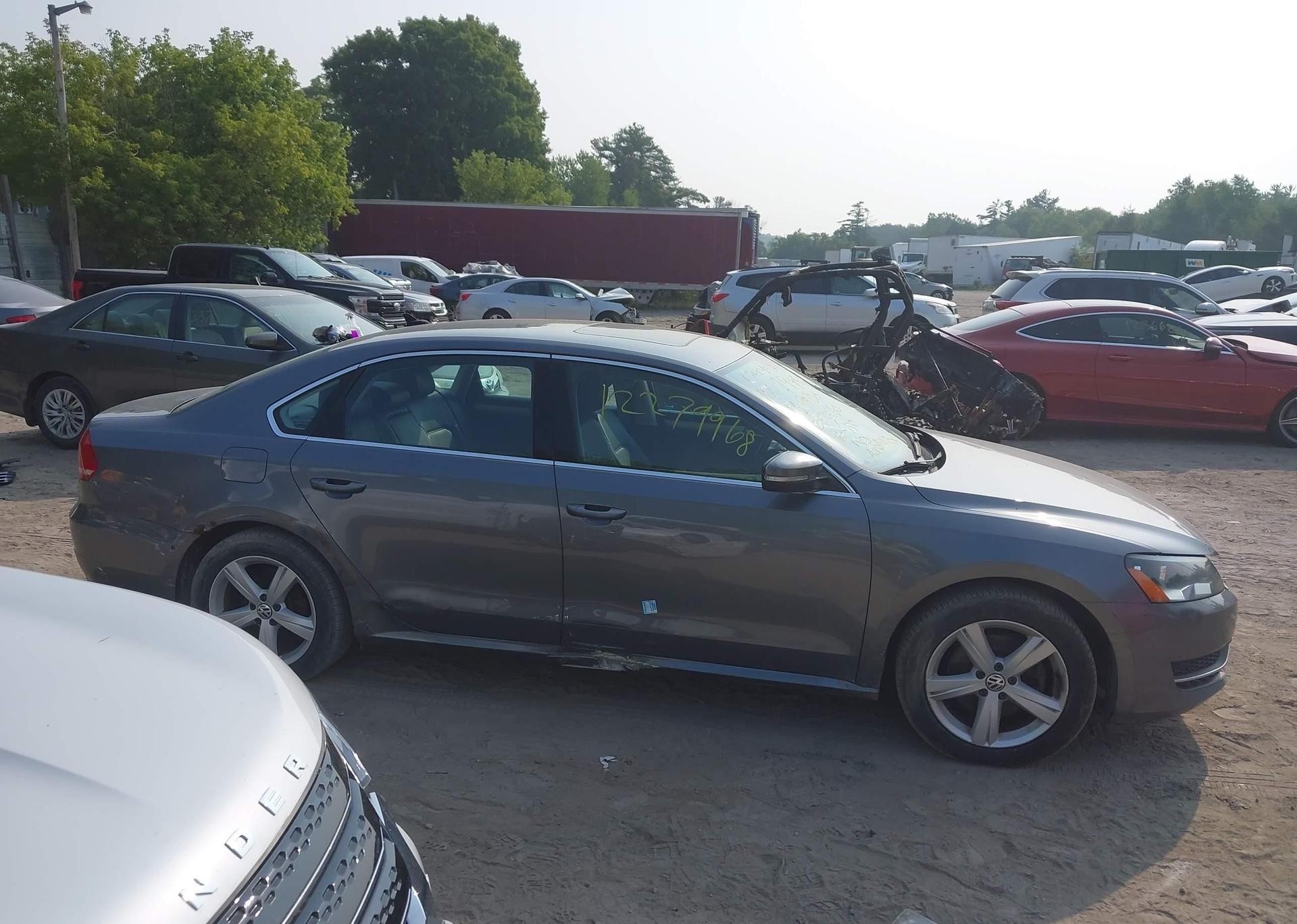 2013 VOLKSWAGEN PASSAT SE