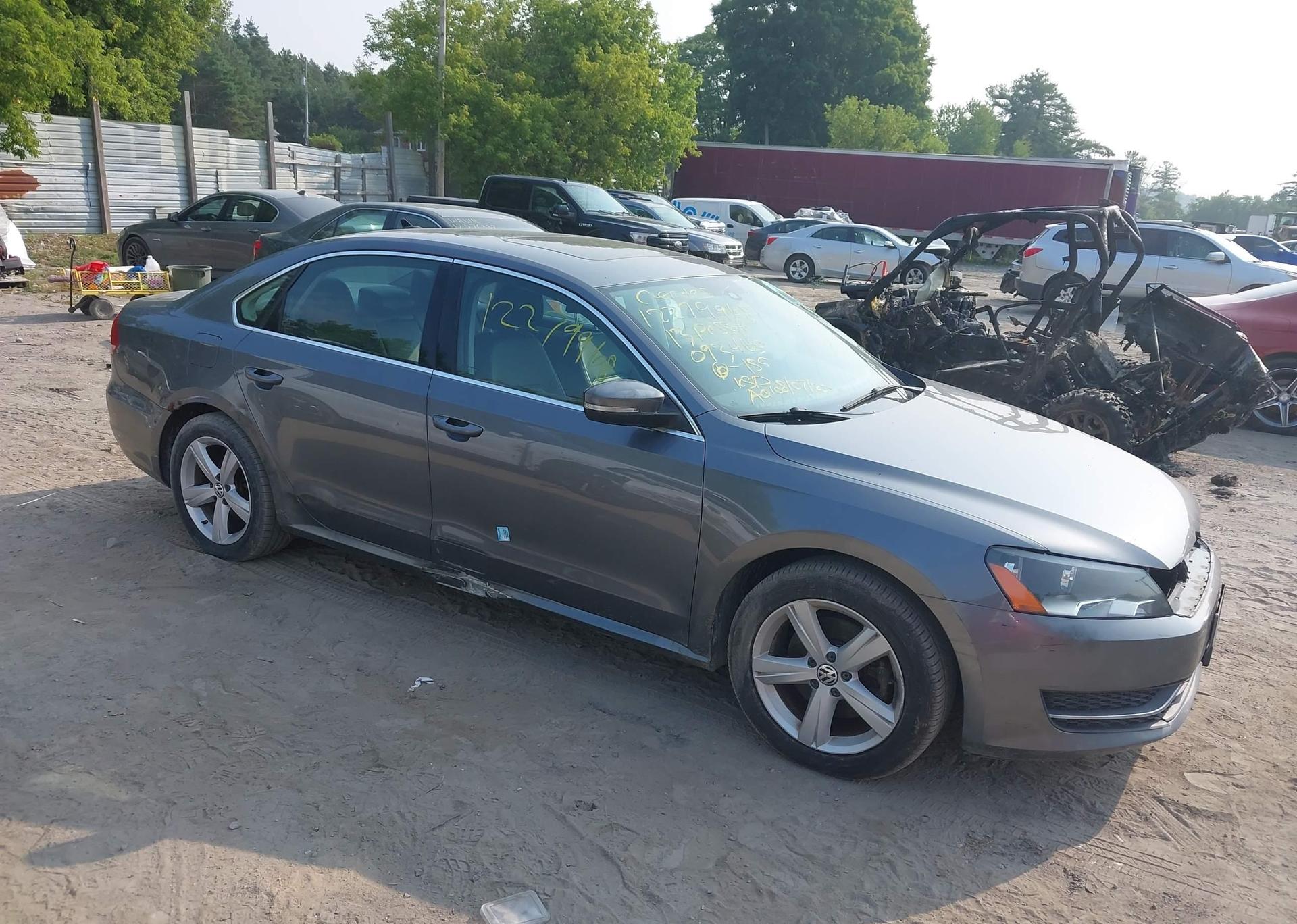 2013 VOLKSWAGEN PASSAT SE