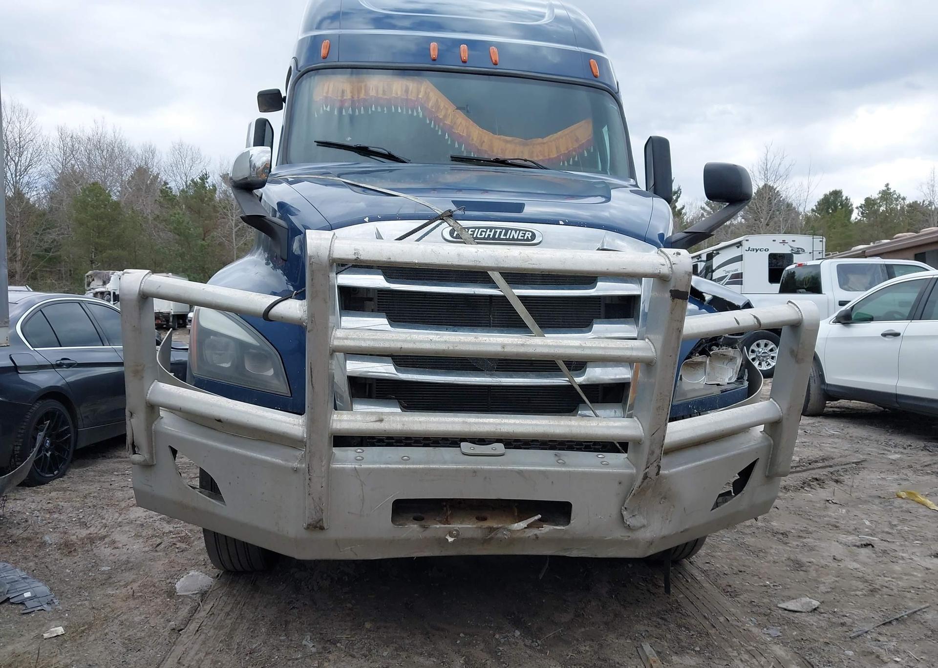 2018 FREIGHTLINER NEW CASCADIA 126