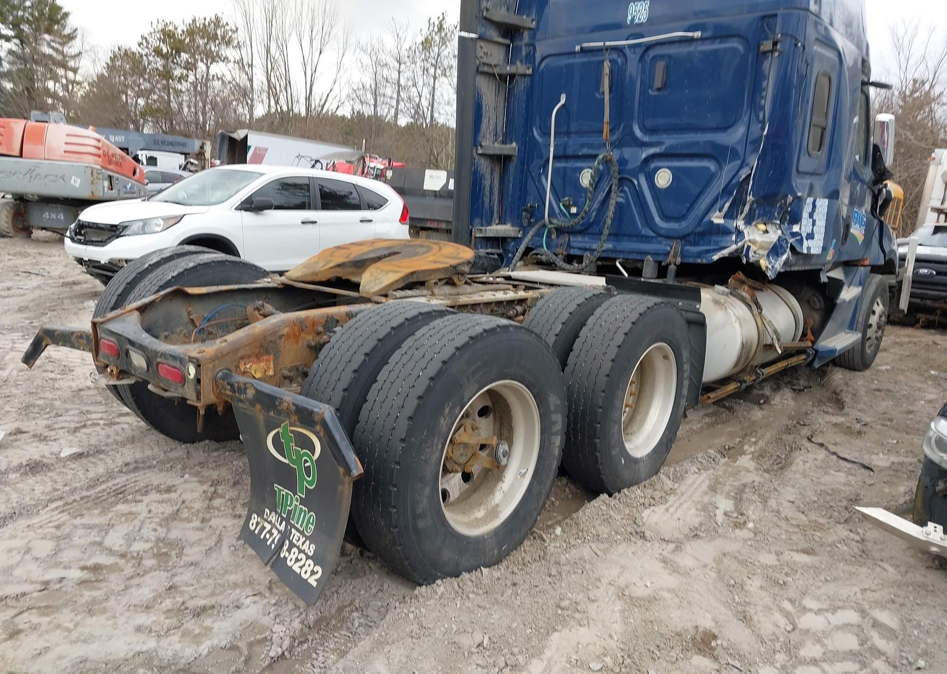 2018 FREIGHTLINER NEW CASCADIA 126