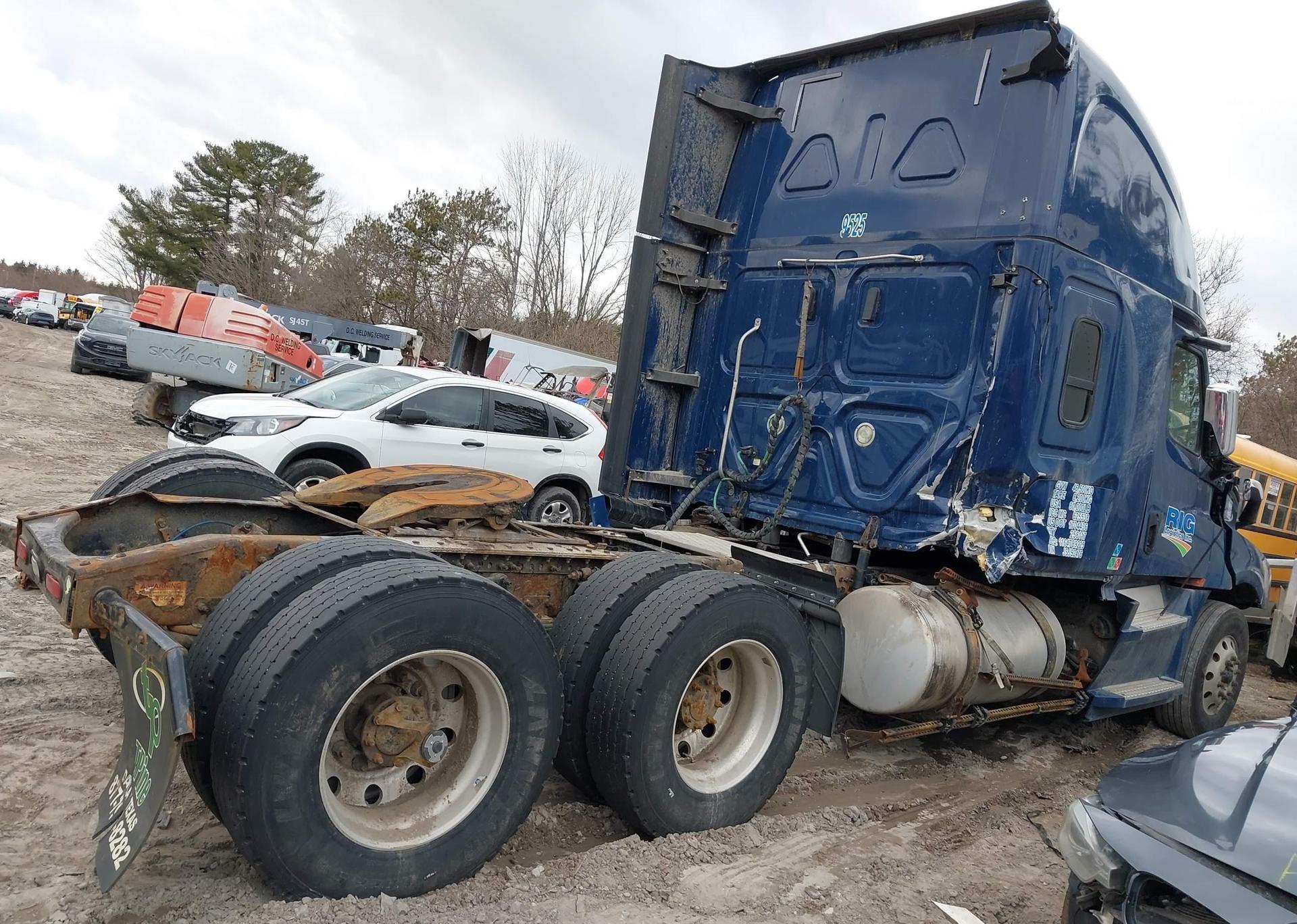 2018 FREIGHTLINER NEW CASCADIA 126