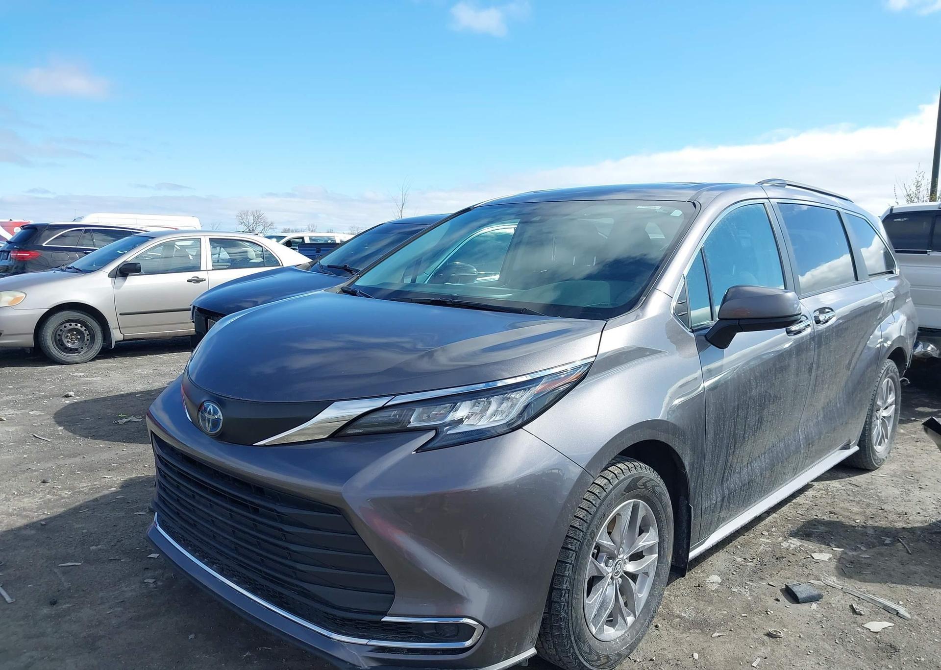 2023 TOYOTA SIENNA XLE 8-PASSENGER