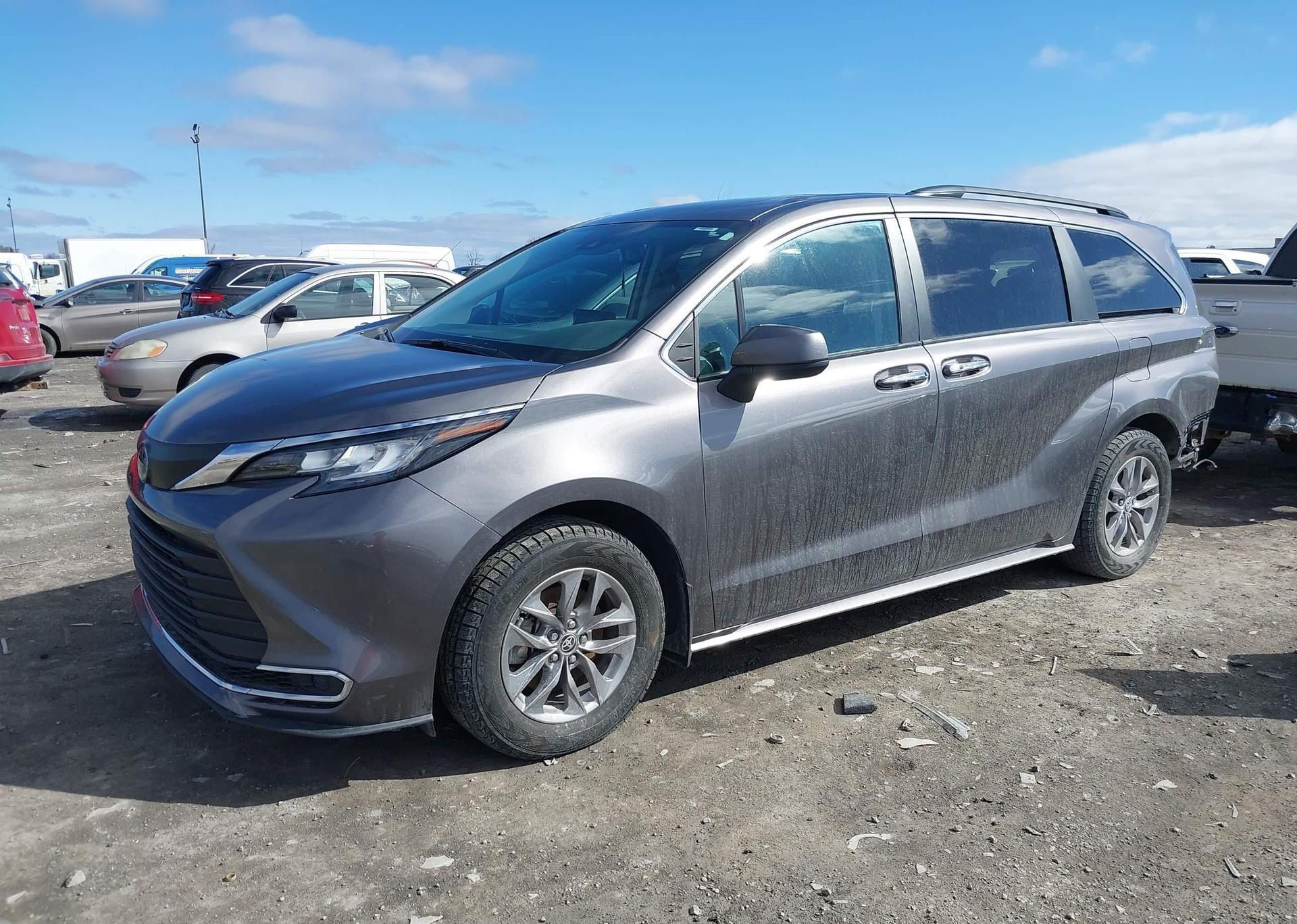 2023 TOYOTA SIENNA XLE 8-PASSENGER