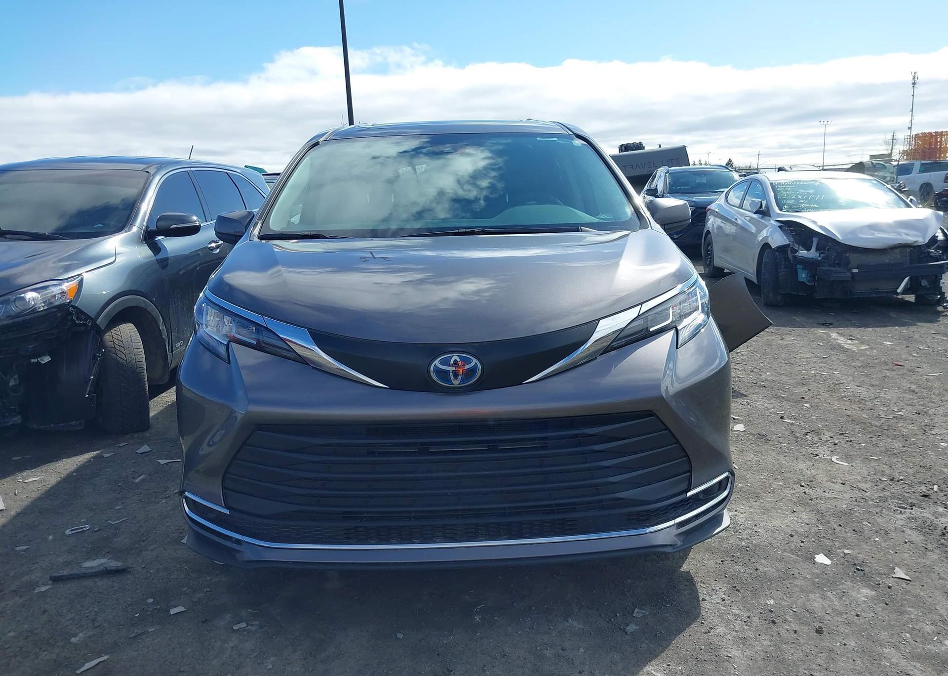 2023 TOYOTA SIENNA XLE 8-PASSENGER