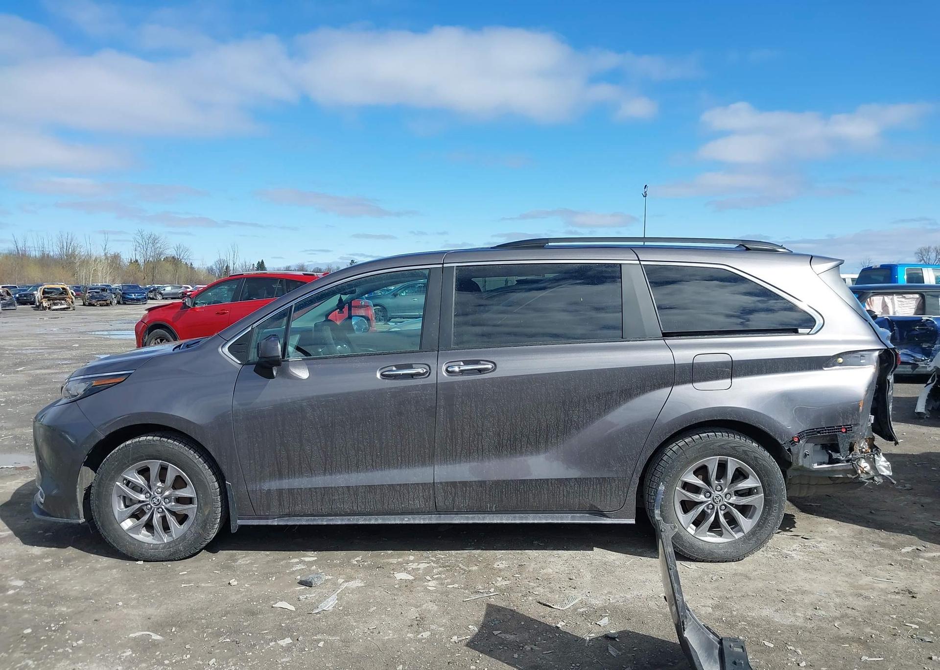 2023 TOYOTA SIENNA XLE 8-PASSENGER