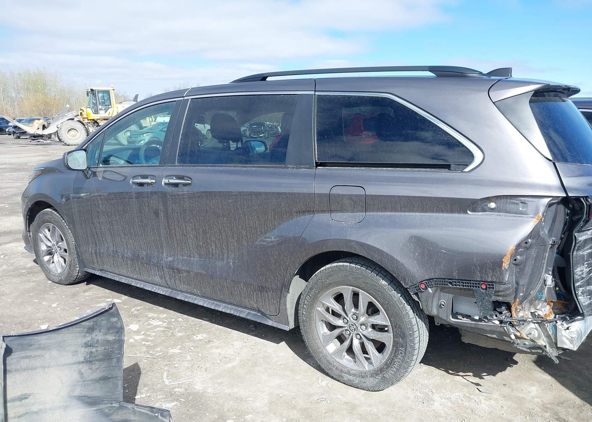 2023 TOYOTA SIENNA XLE 8-PASSENGER