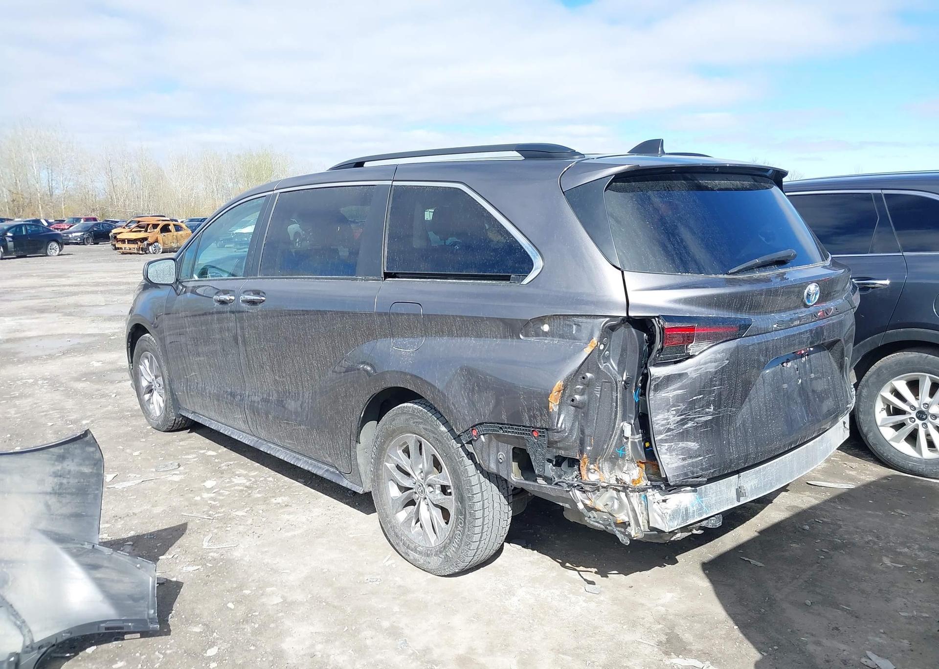 2023 TOYOTA SIENNA XLE 8-PASSENGER