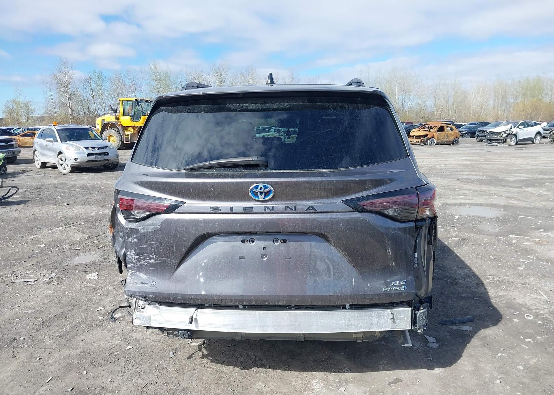 2023 TOYOTA SIENNA XLE 8-PASSENGER