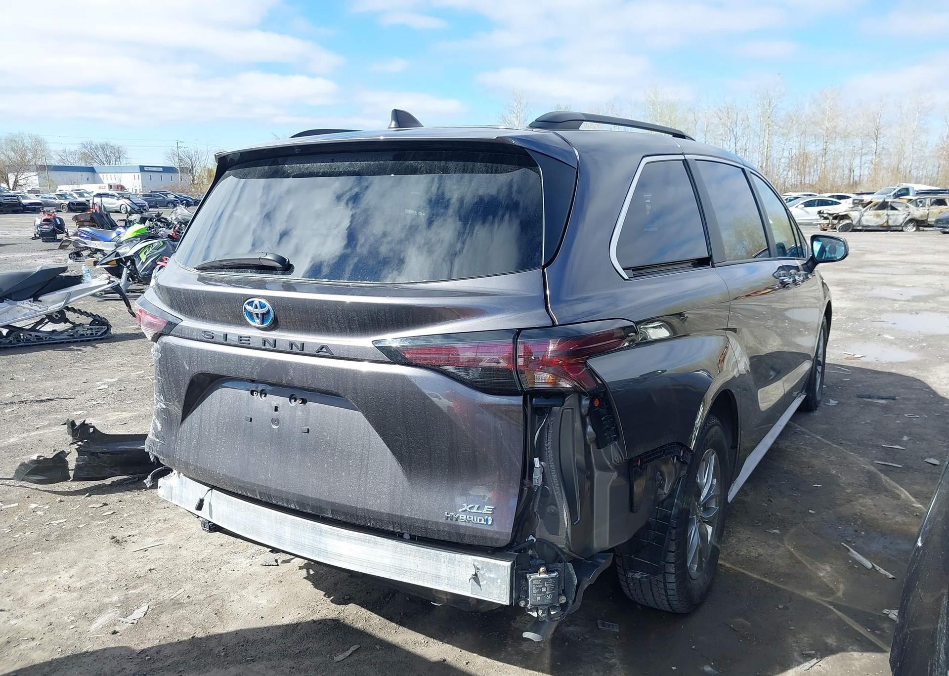 2023 TOYOTA SIENNA XLE 8-PASSENGER