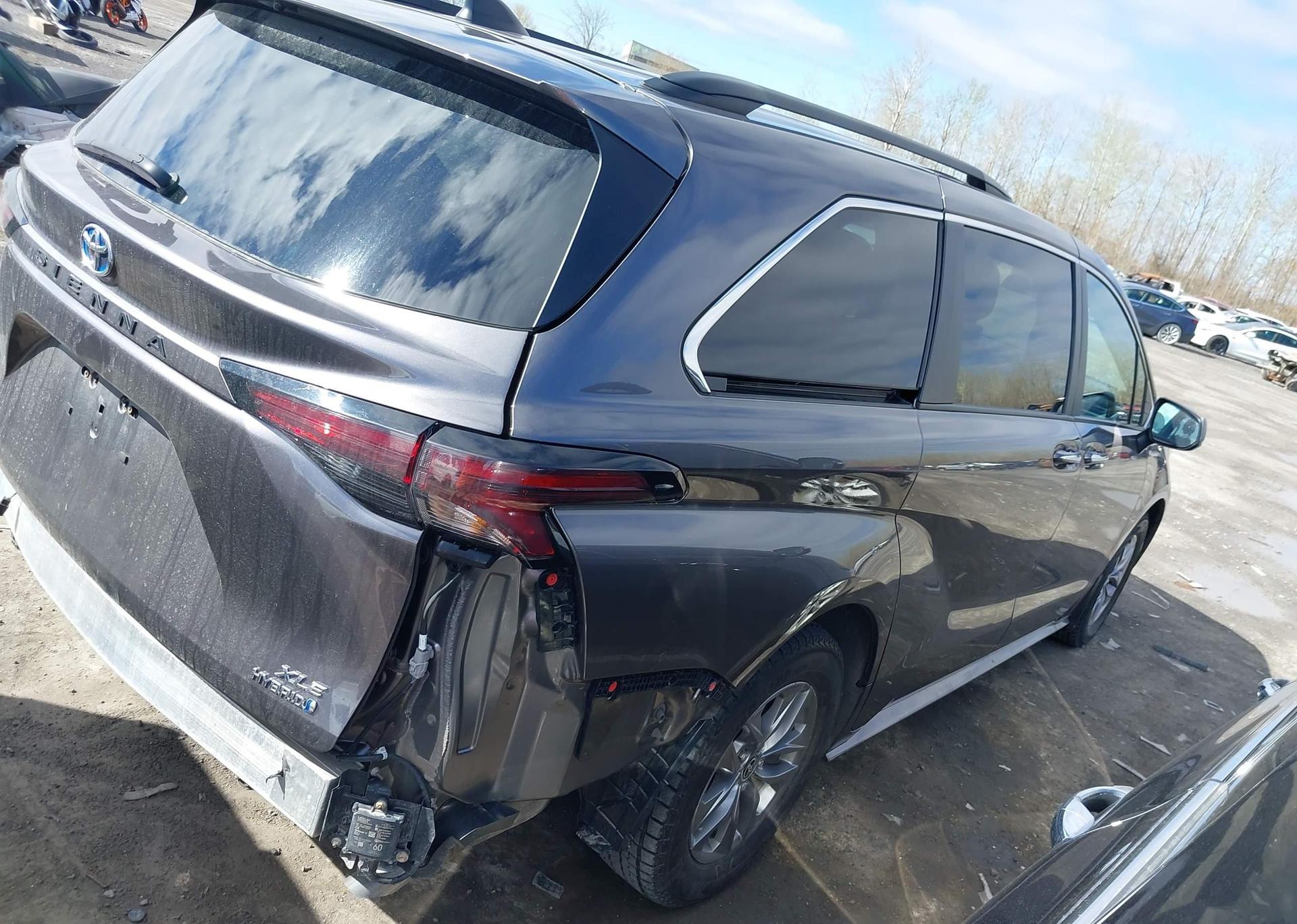 2023 TOYOTA SIENNA XLE 8-PASSENGER