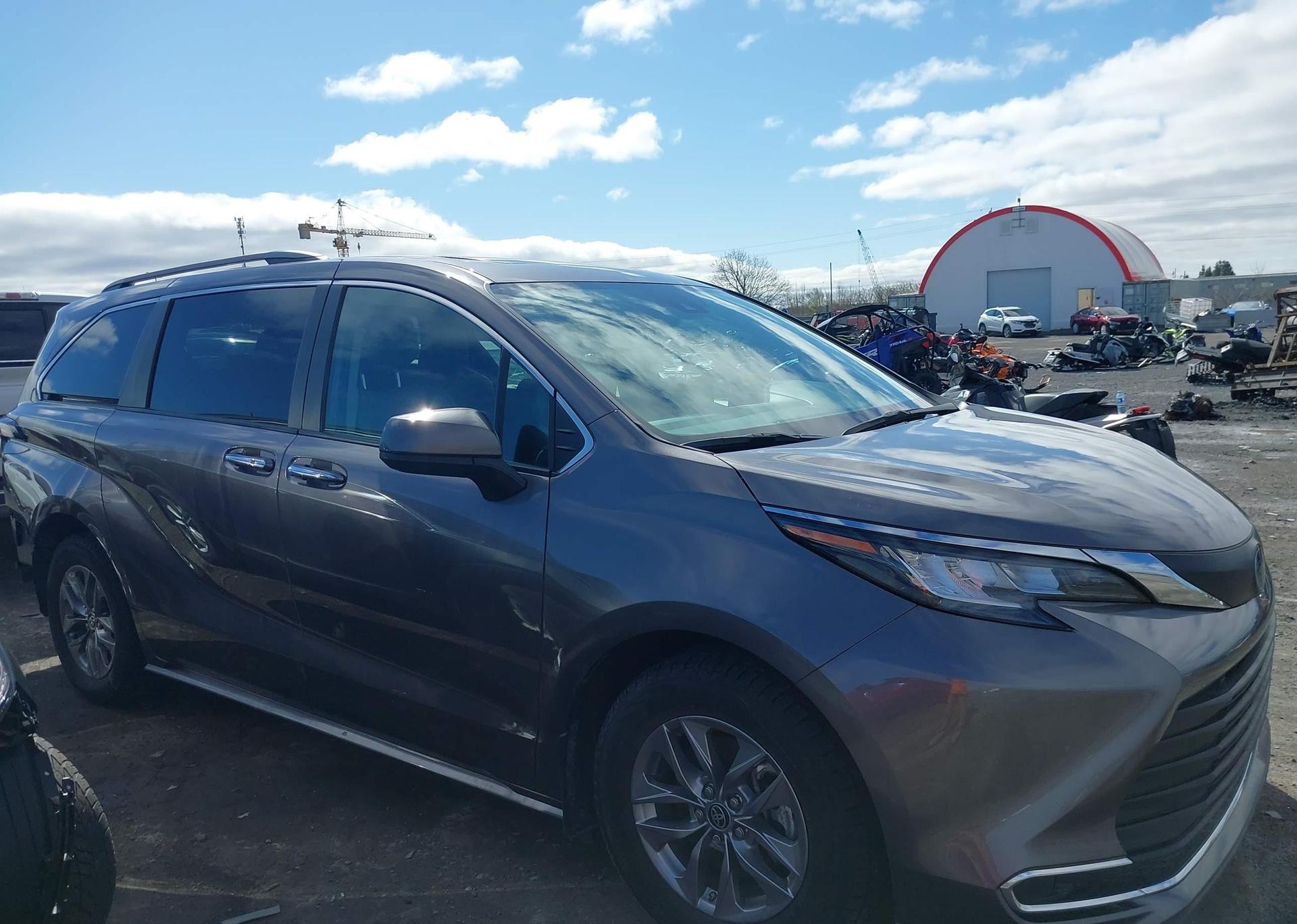 2023 TOYOTA SIENNA XLE 8-PASSENGER