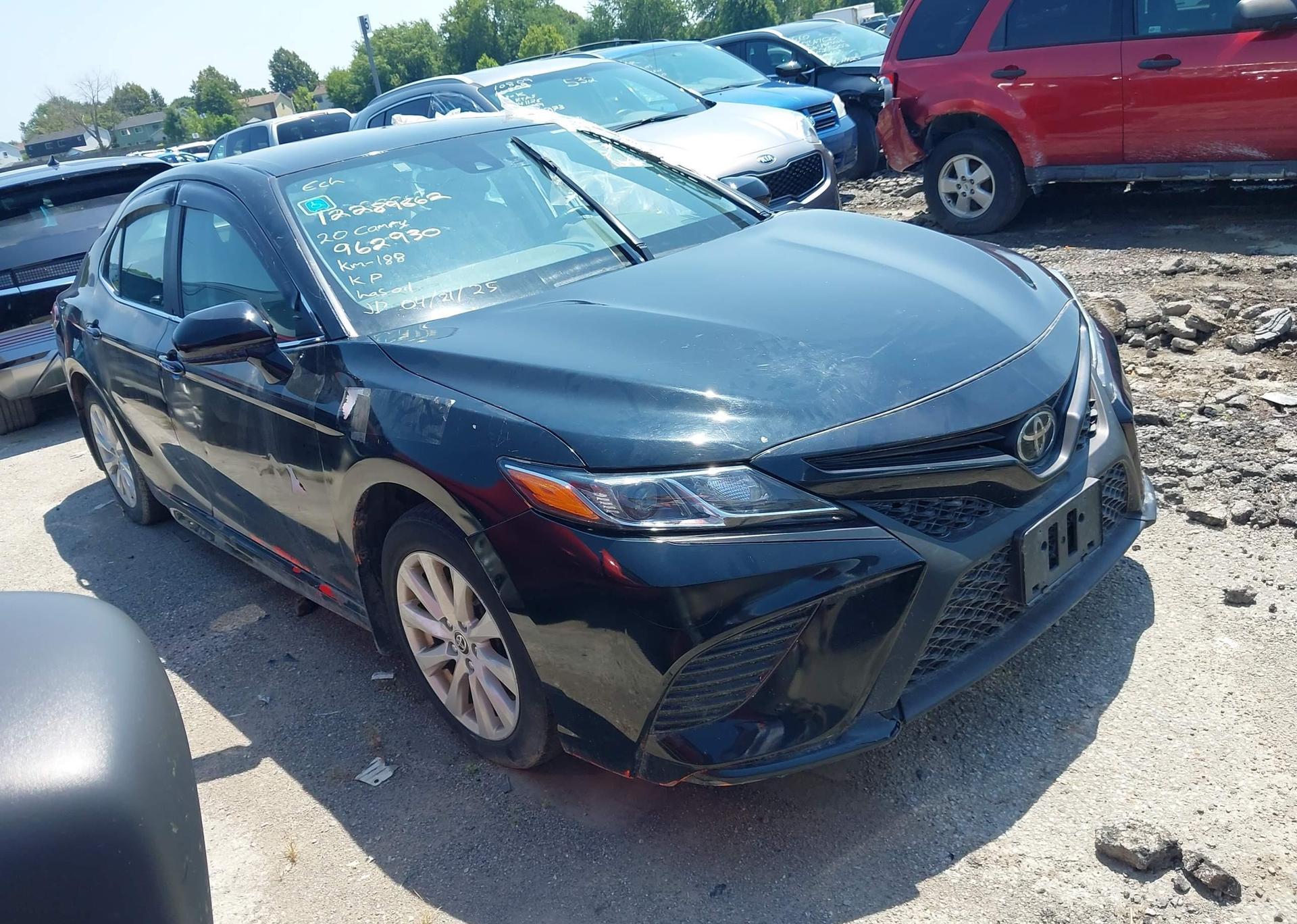 2020 TOYOTA CAMRY SE