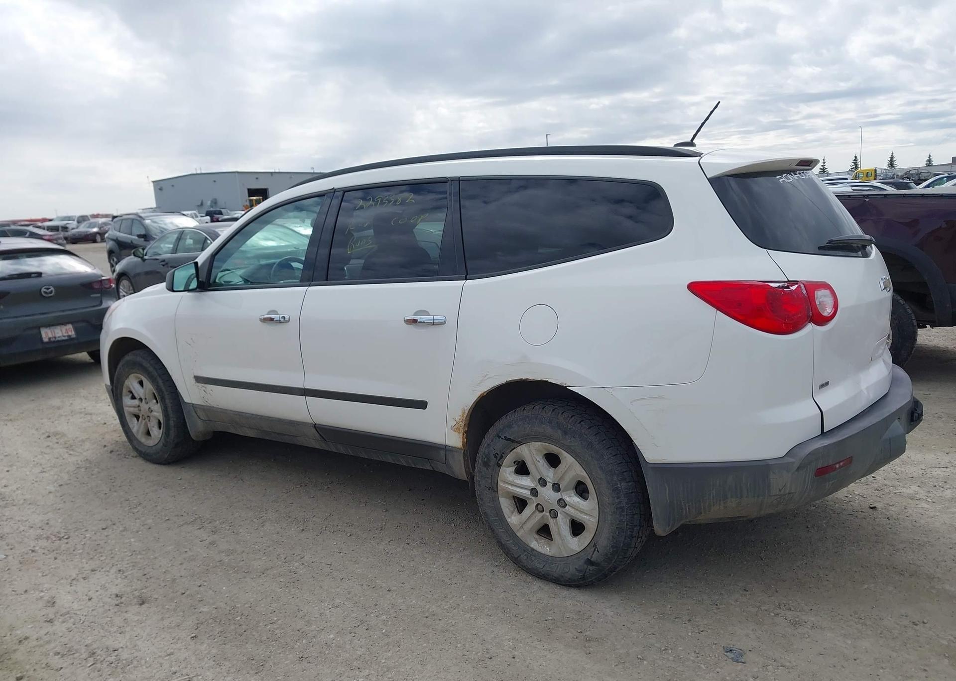 2011 CHEVROLET TRAVERSE LS