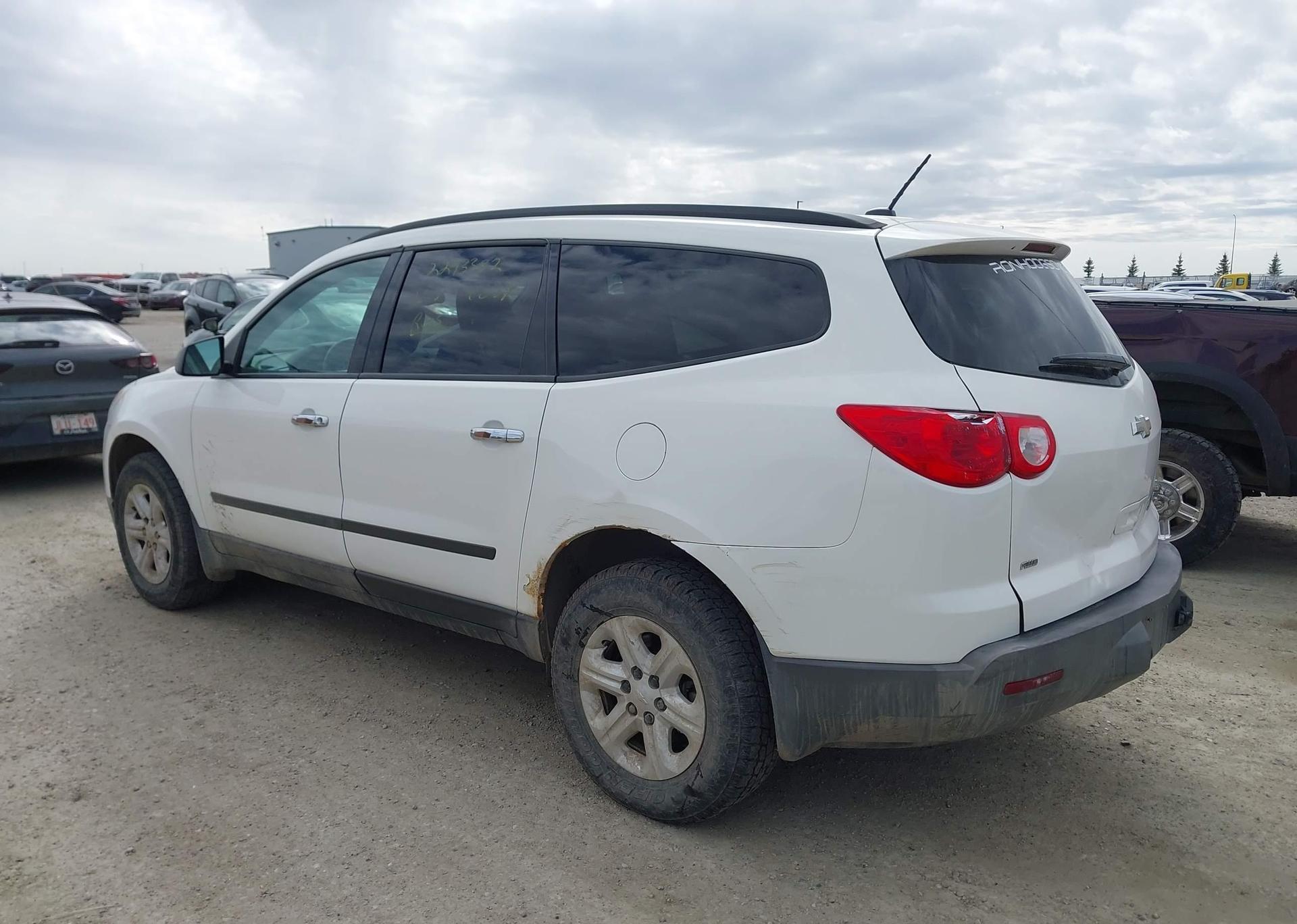 2011 CHEVROLET TRAVERSE LS