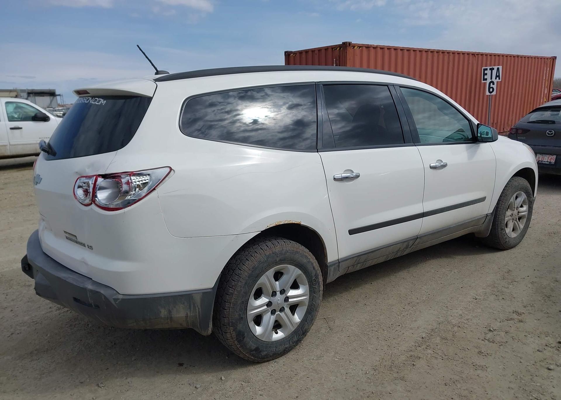 2011 CHEVROLET TRAVERSE LS