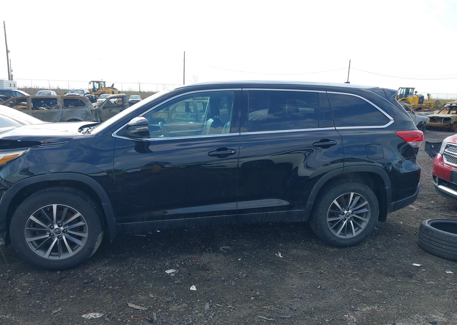 2019 TOYOTA highlander xle