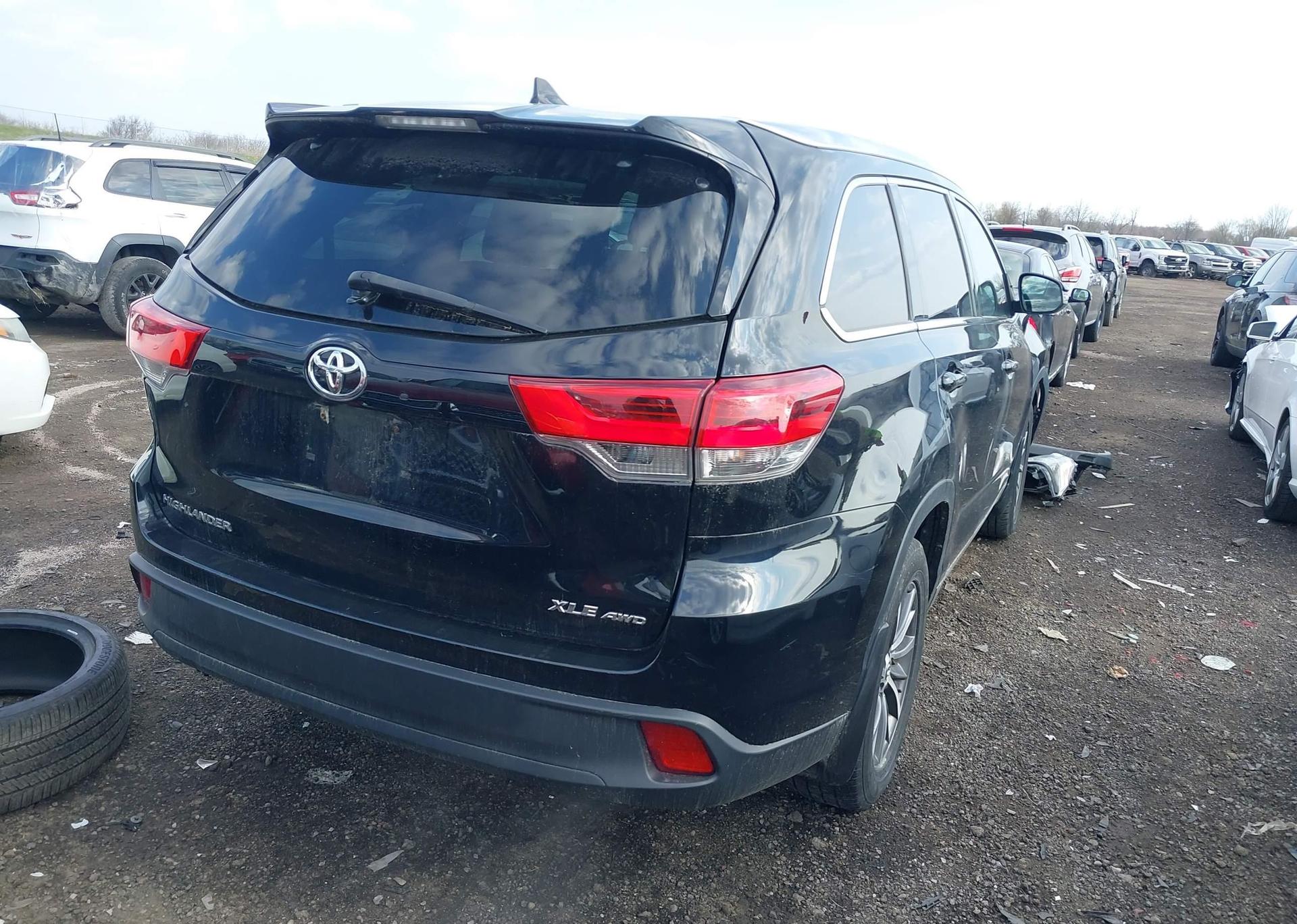 2019 TOYOTA highlander xle