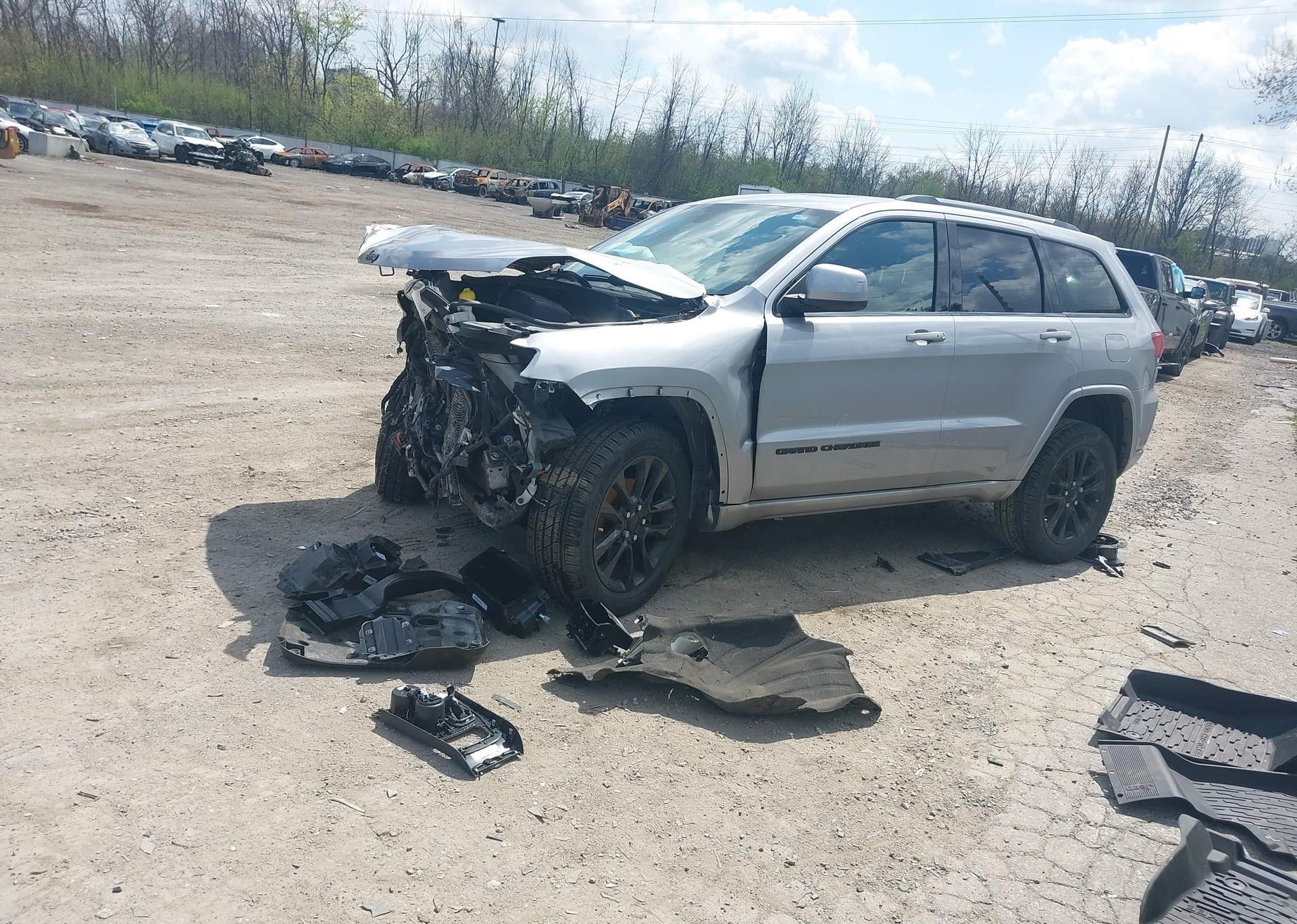 2020 JEEP GRAND CHEROKEE LAREDO