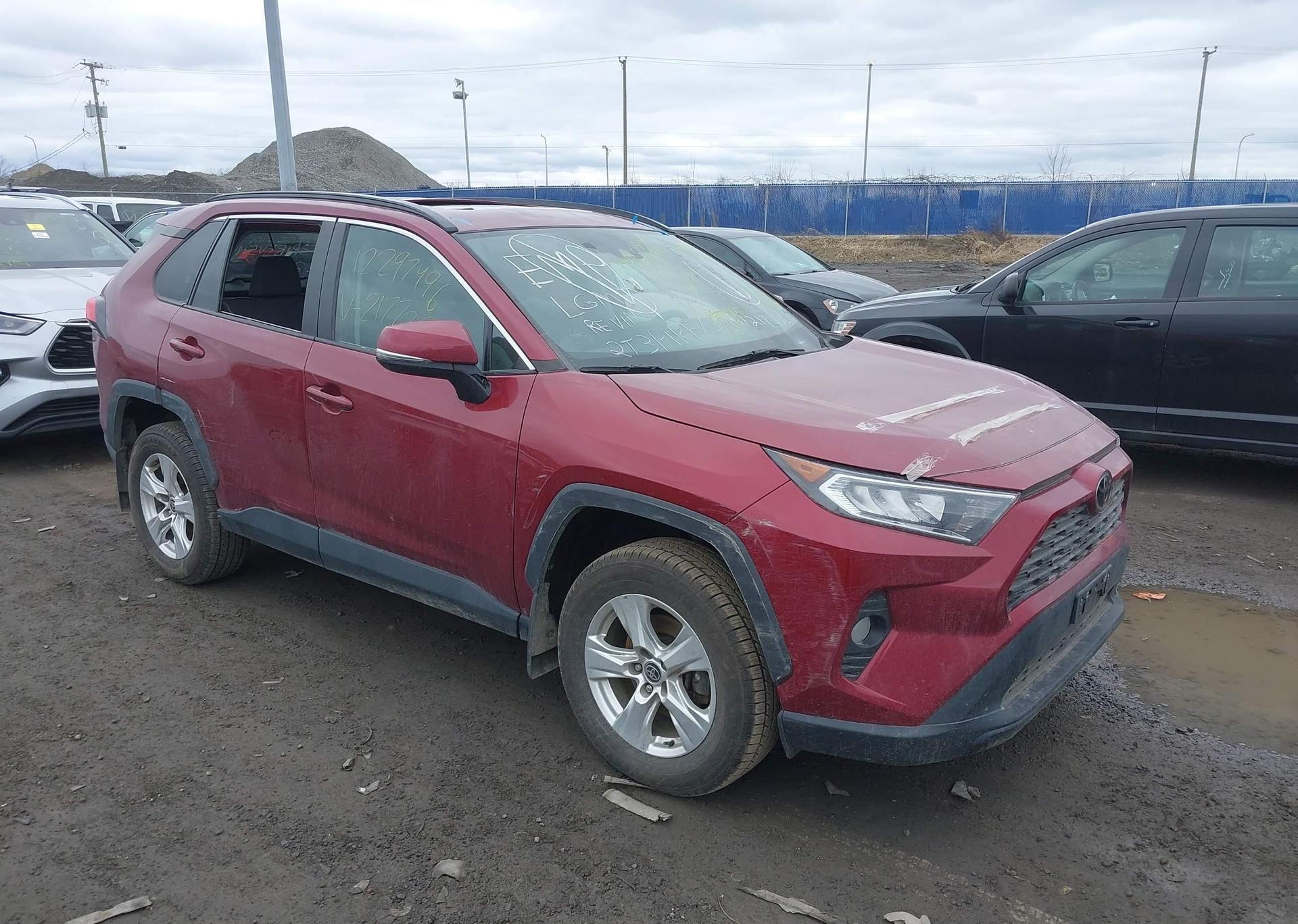 2021 TOYOTA RAV4 XLE