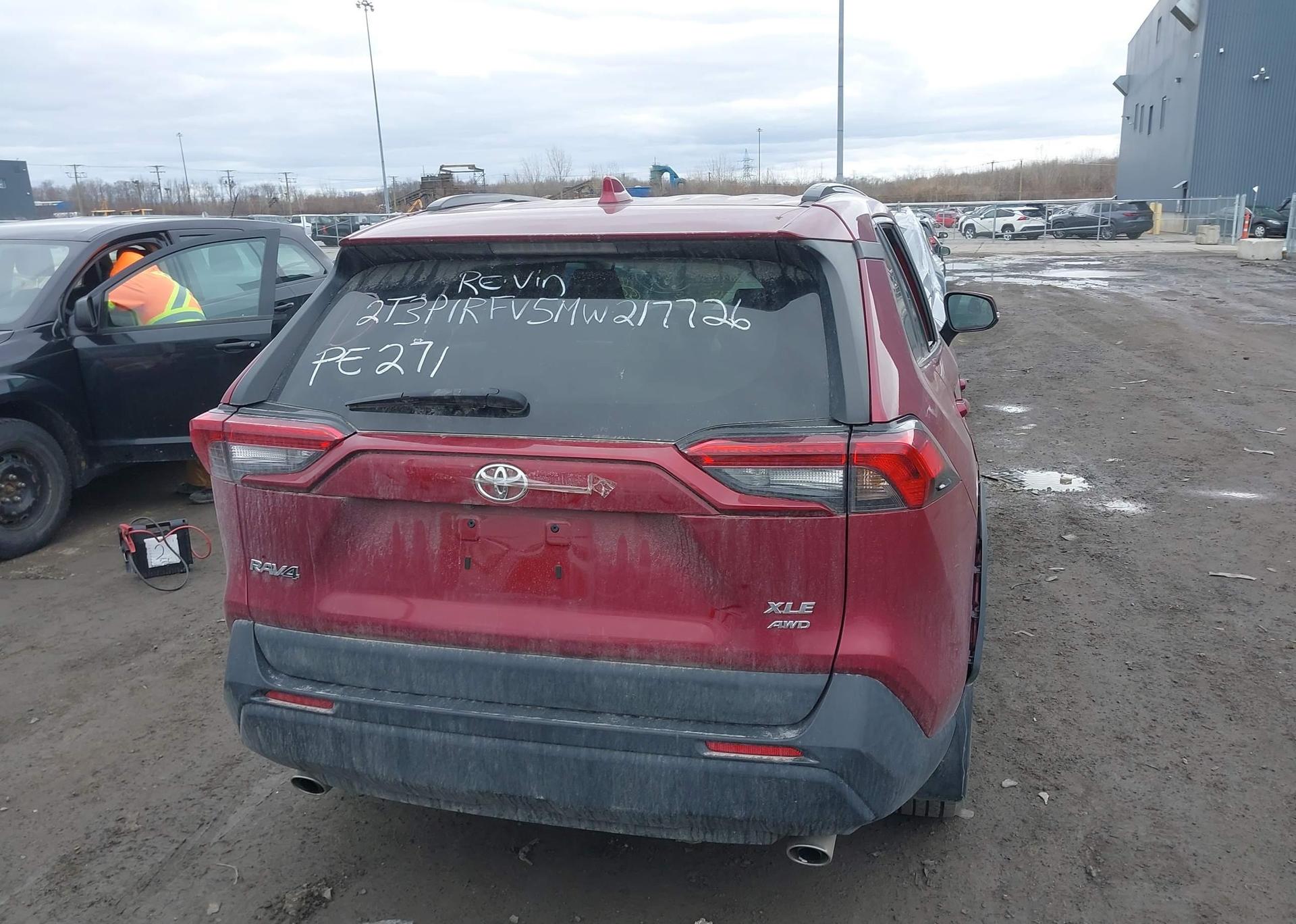 2021 TOYOTA RAV4 XLE