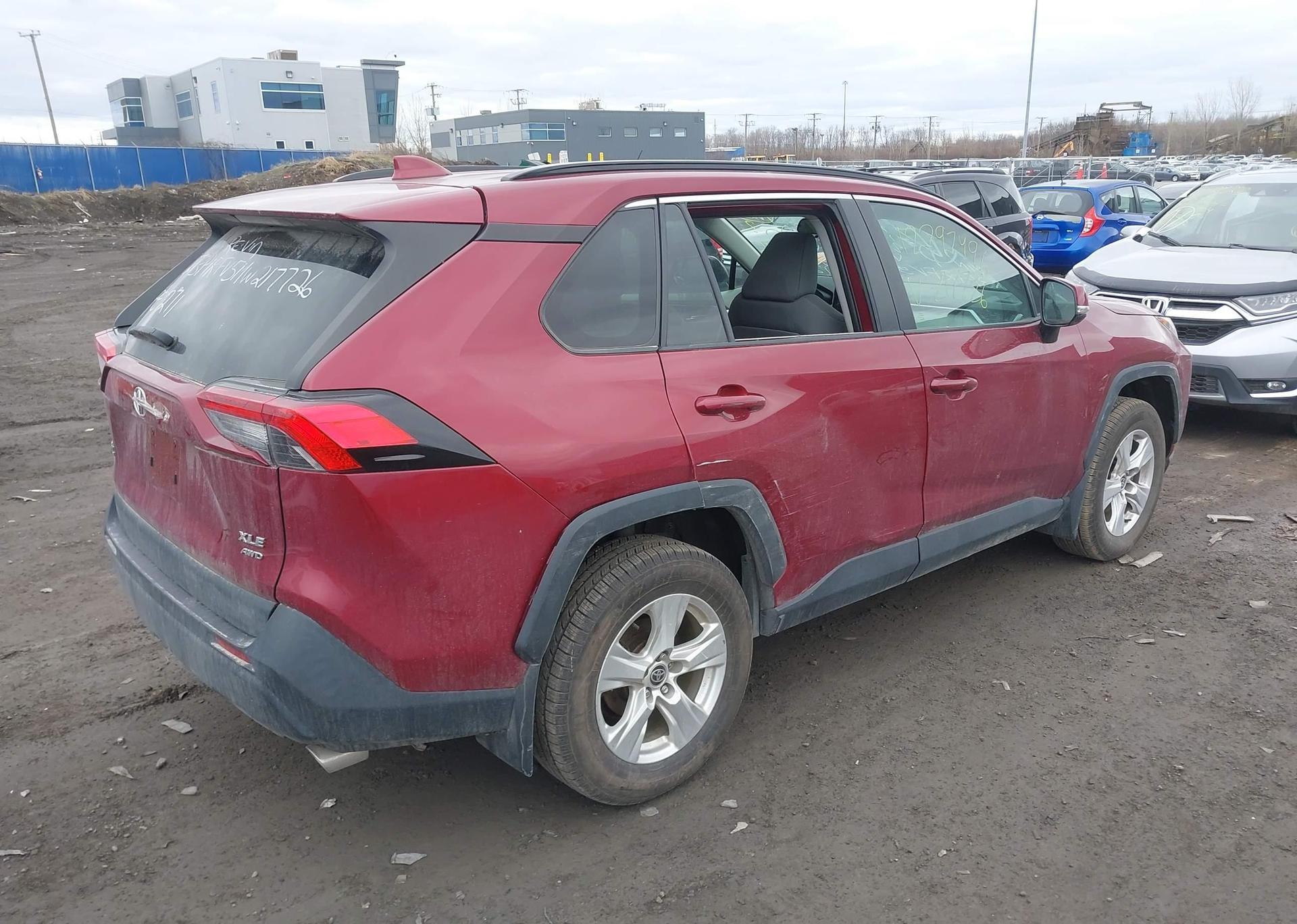 2021 TOYOTA RAV4 XLE