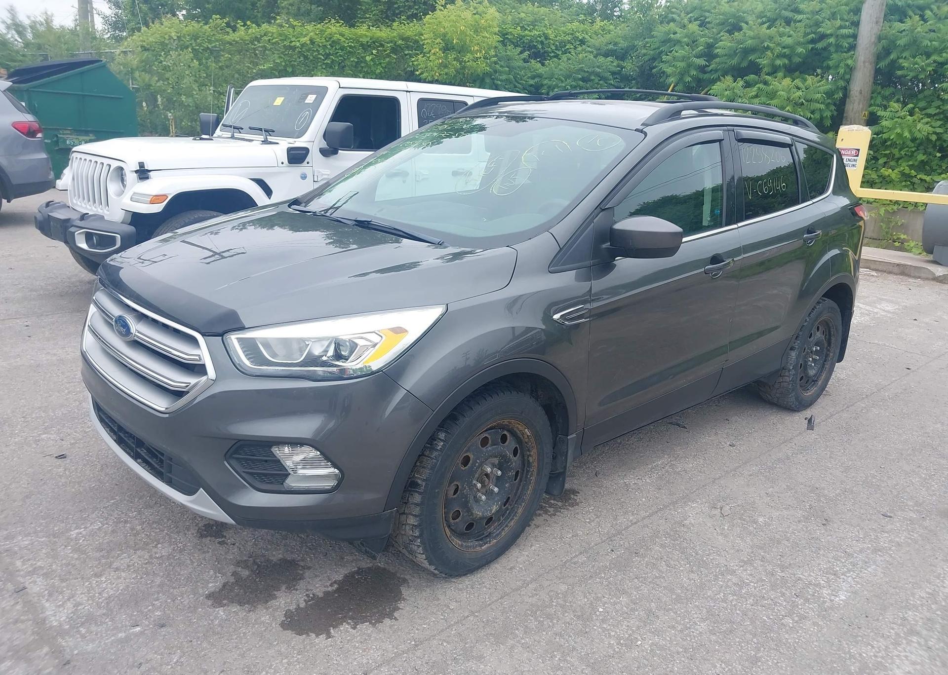 2017 FORD ESCAPE SE