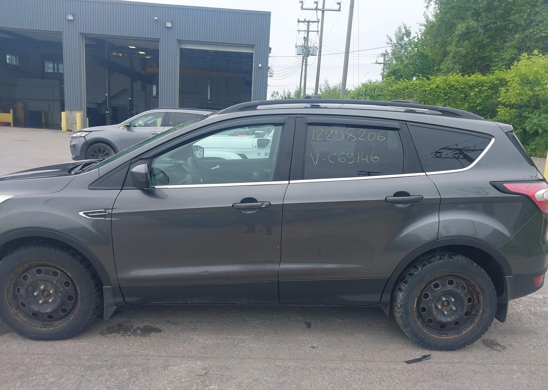 2017 FORD ESCAPE SE