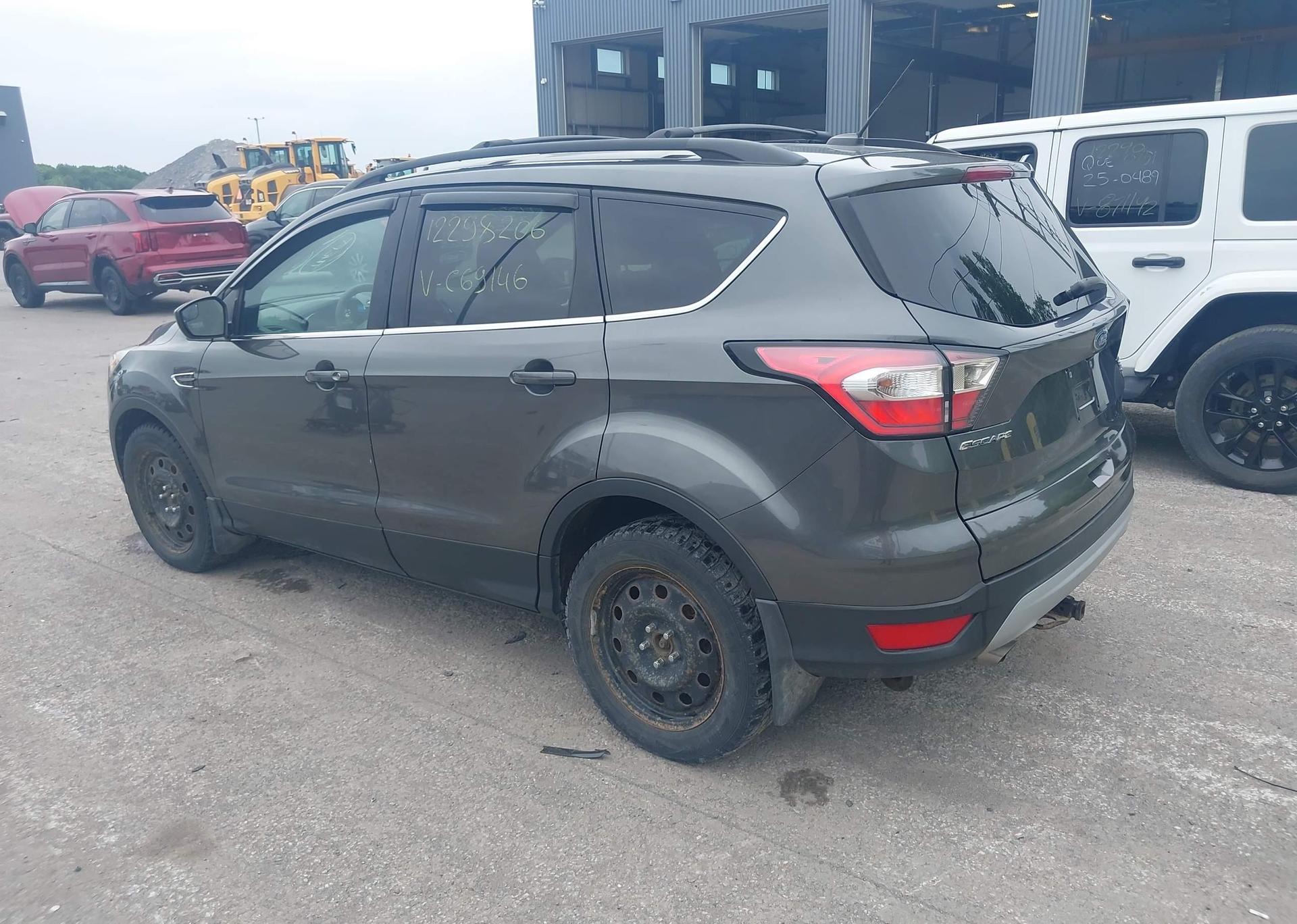 2017 FORD ESCAPE SE