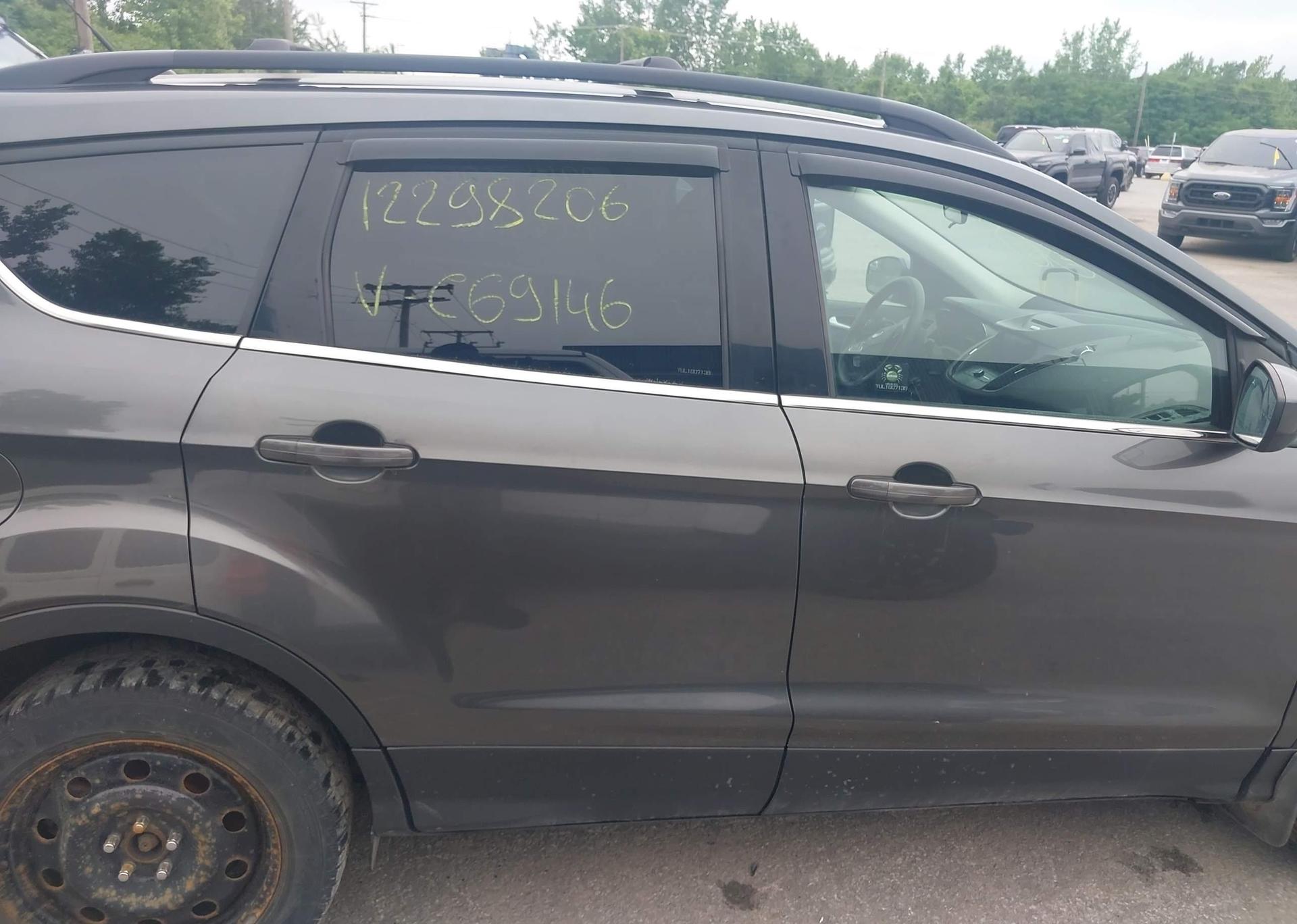 2017 FORD ESCAPE SE