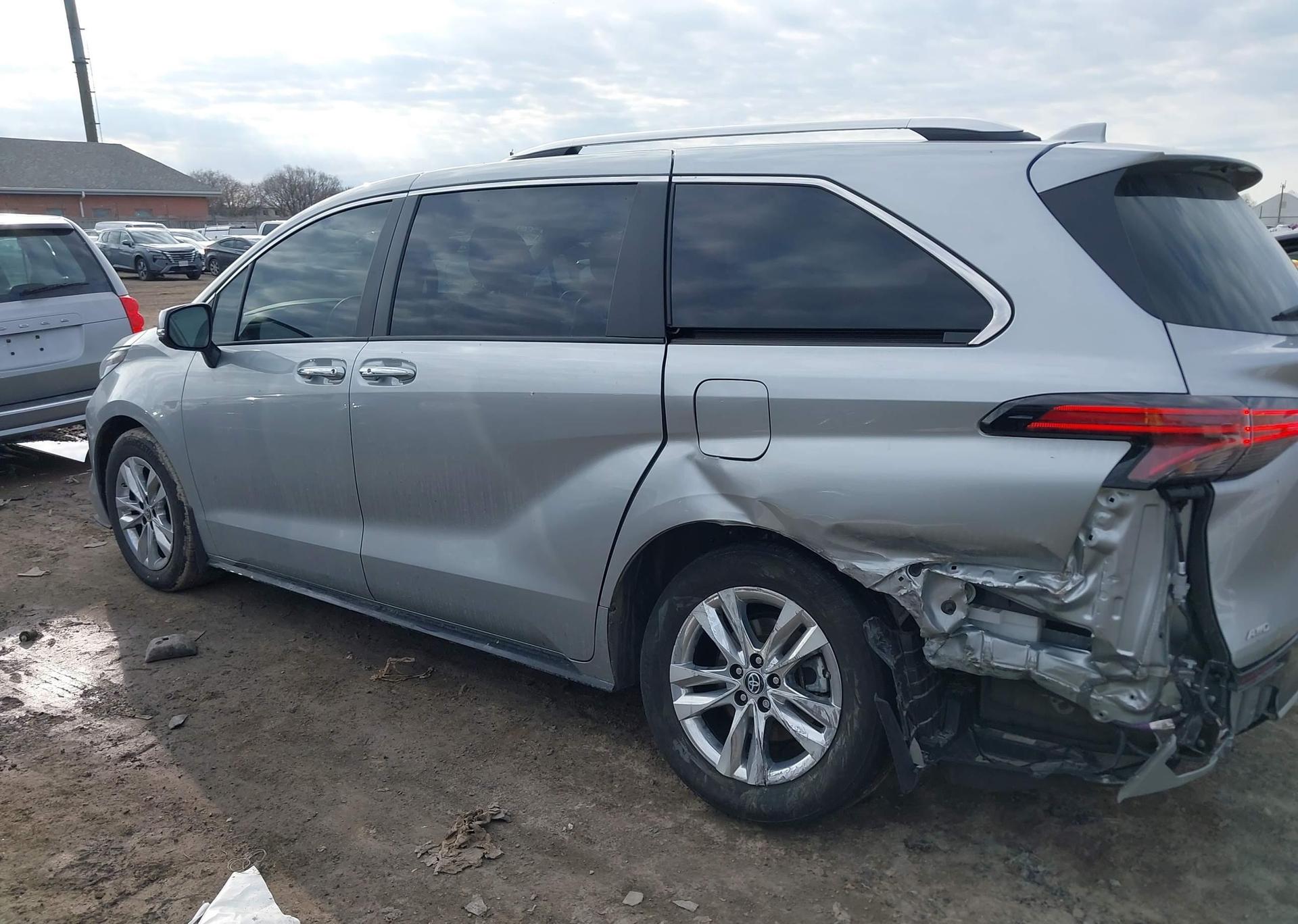 2024 TOYOTA SIENNA