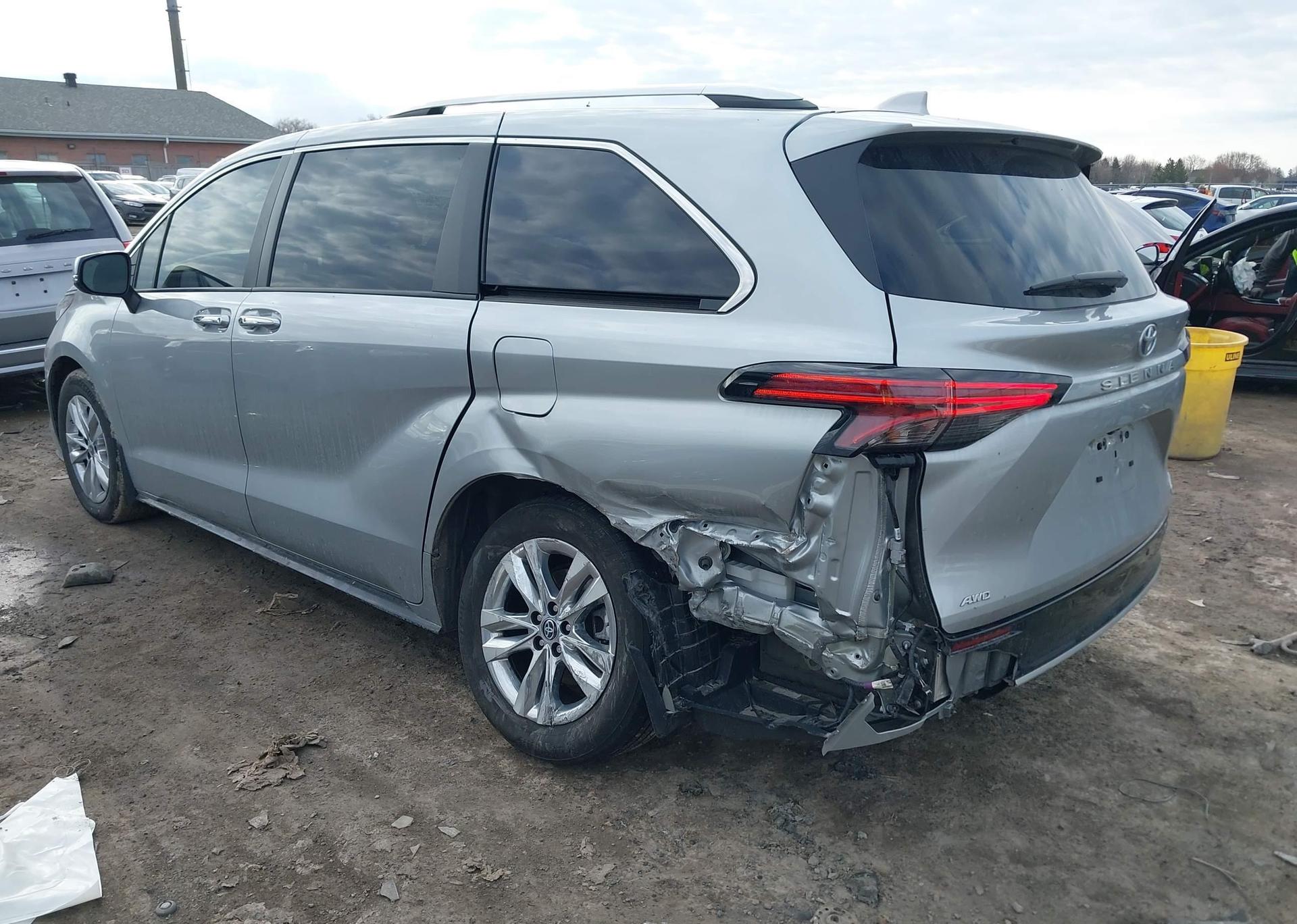 2024 TOYOTA SIENNA