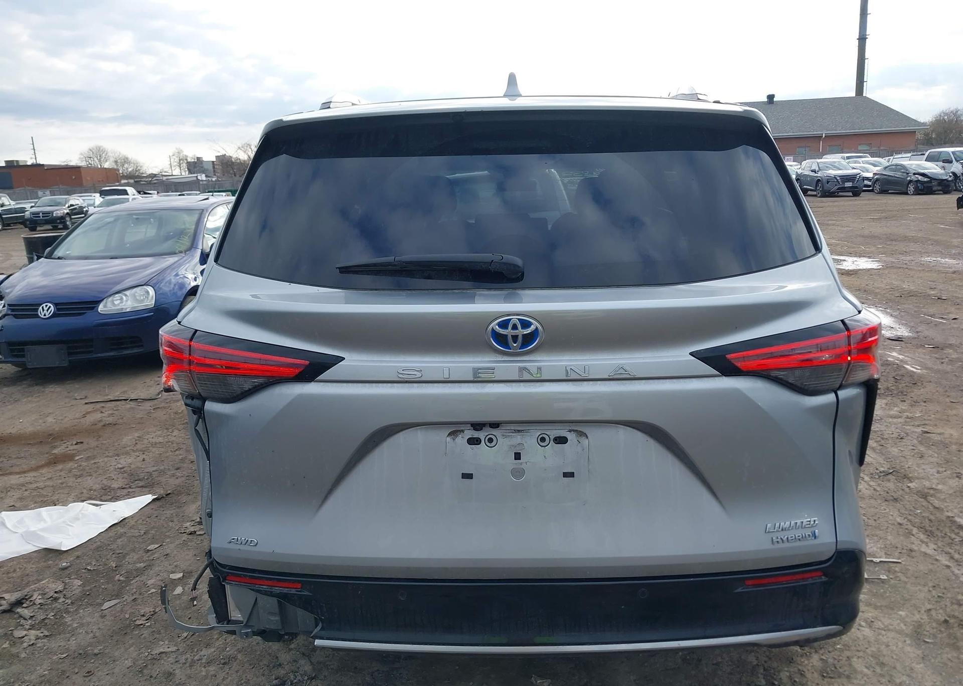 2024 TOYOTA SIENNA