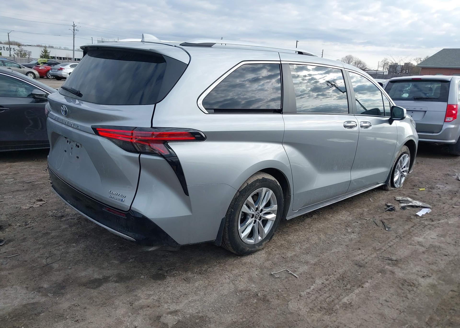 2024 TOYOTA SIENNA