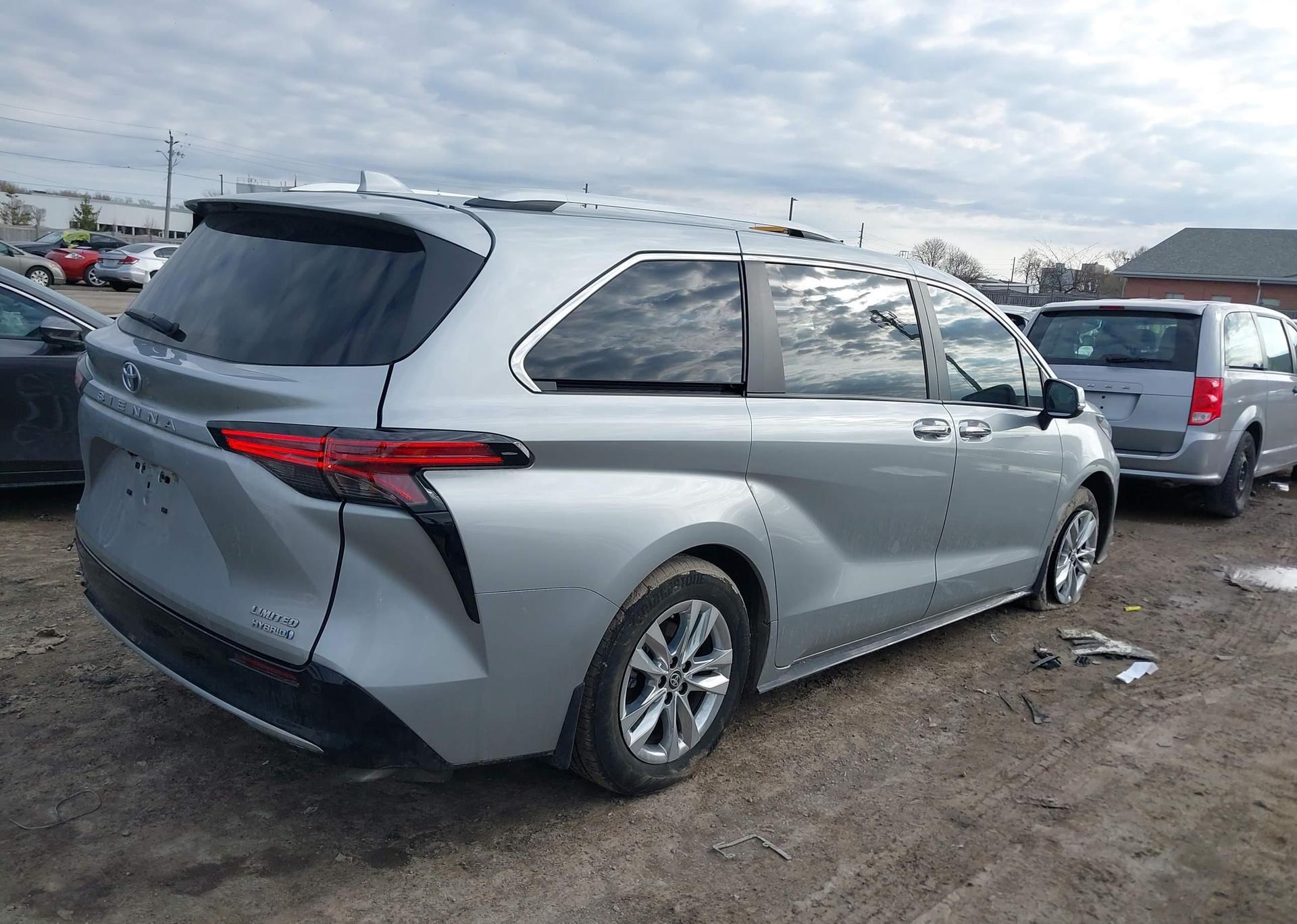 2024 TOYOTA SIENNA
