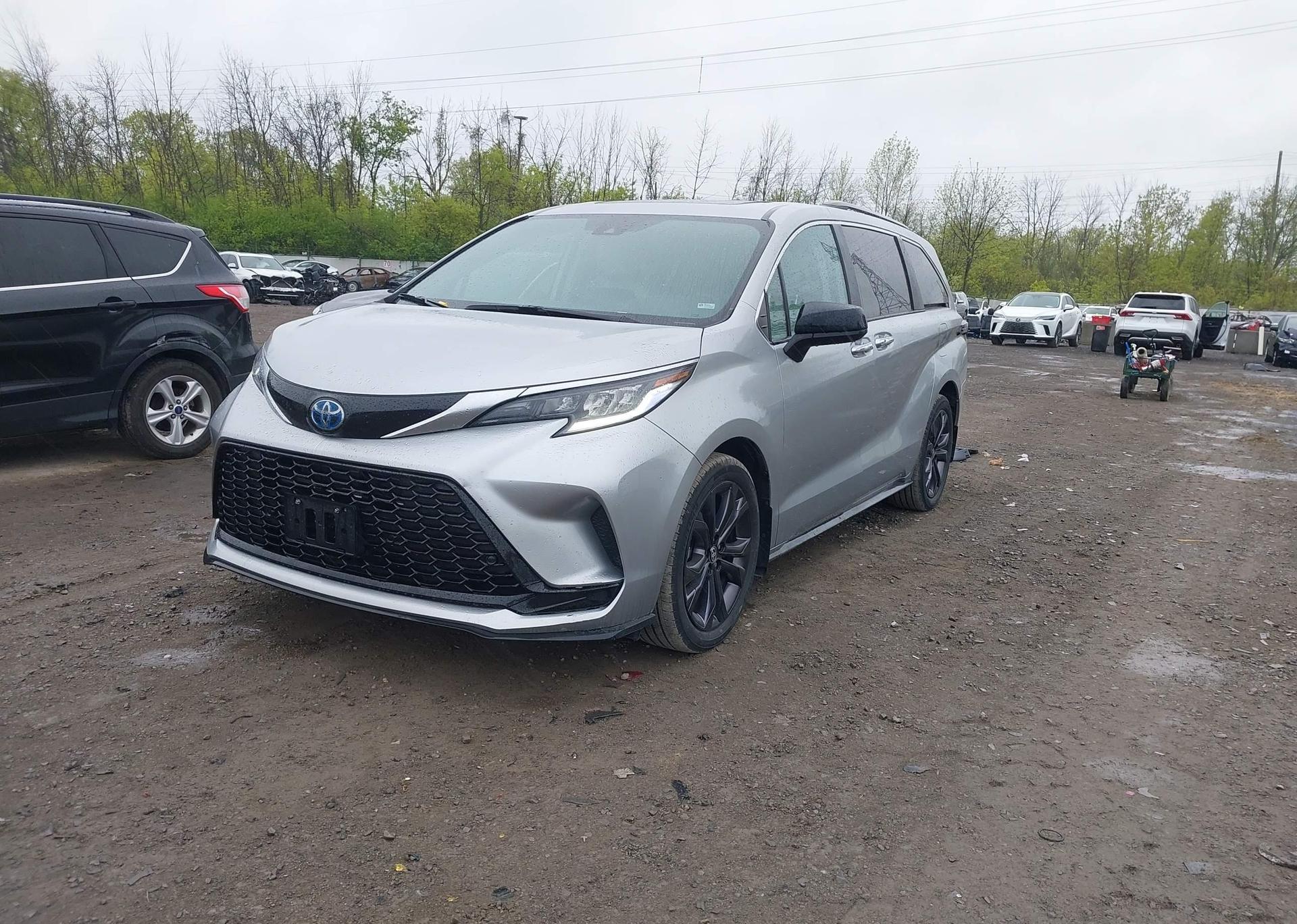 2022 TOYOTA SIENNA LE