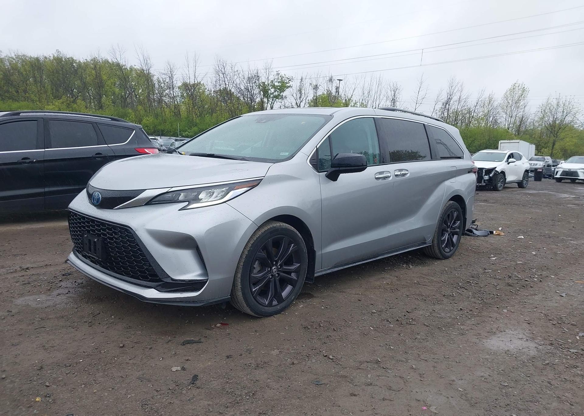 2022 TOYOTA SIENNA LE