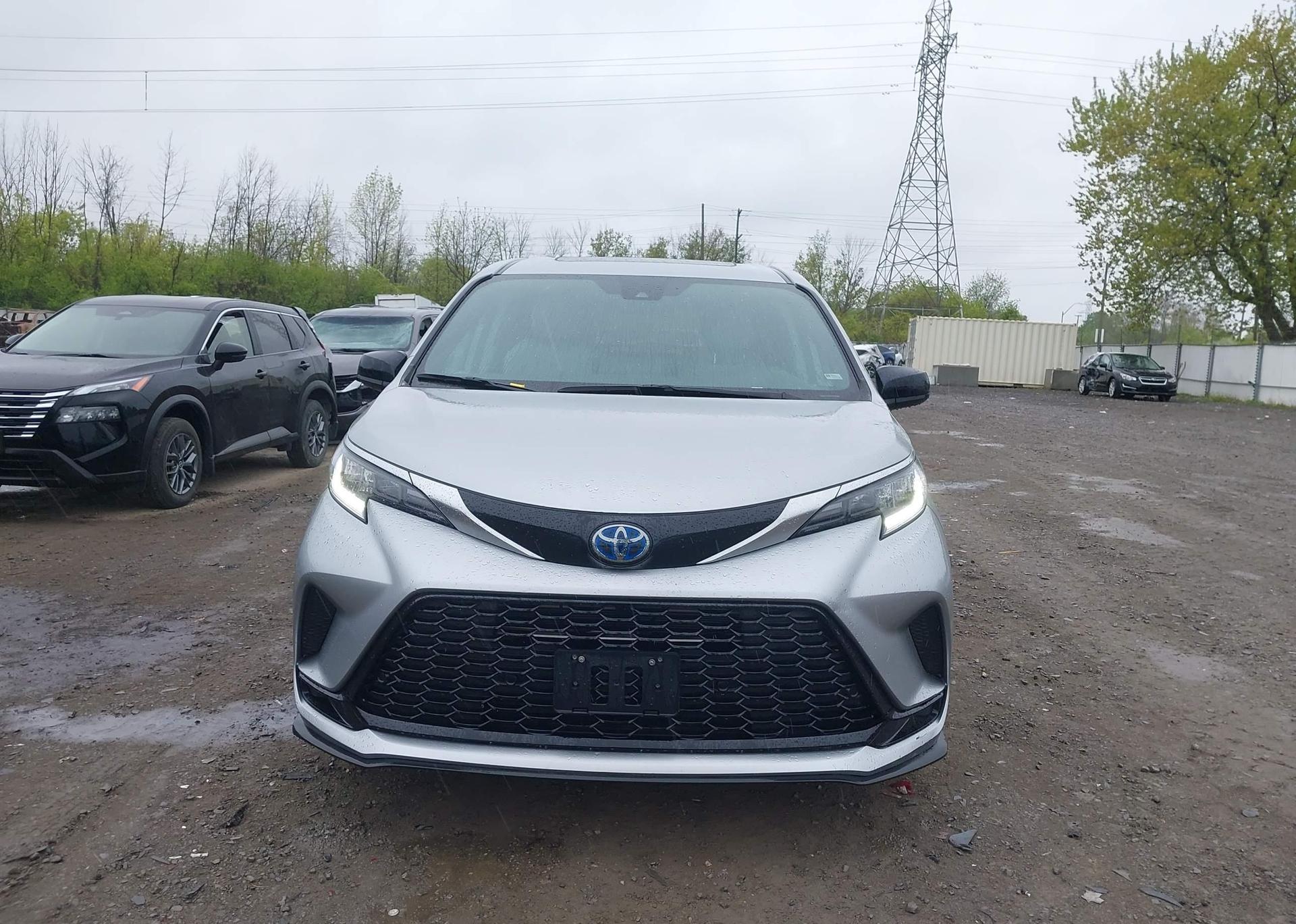 2022 TOYOTA SIENNA LE
