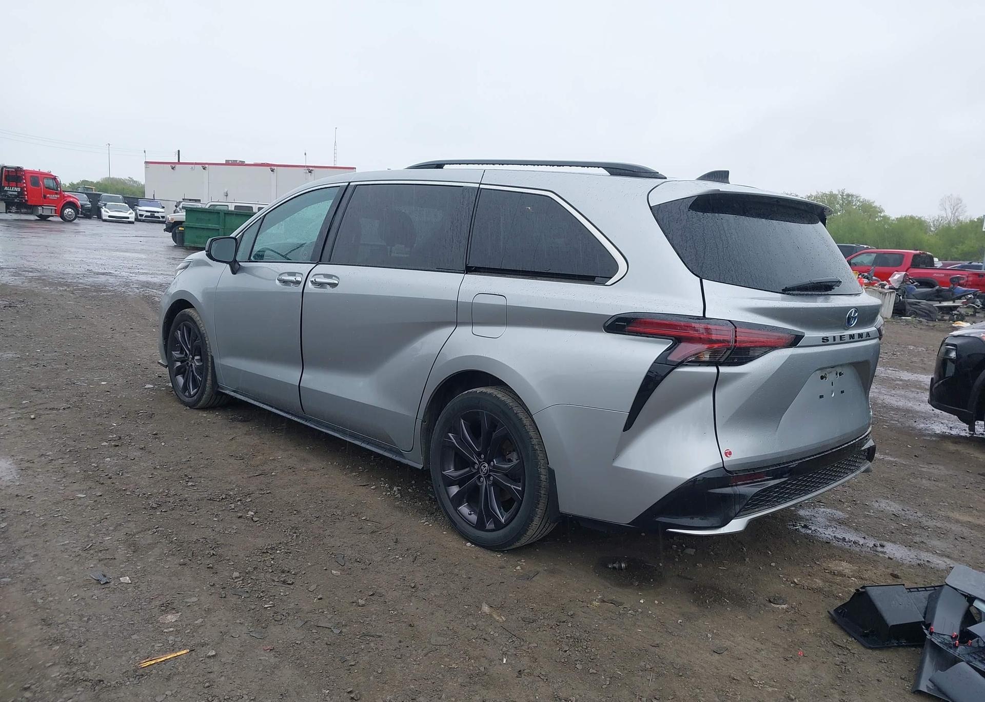 2022 TOYOTA SIENNA LE