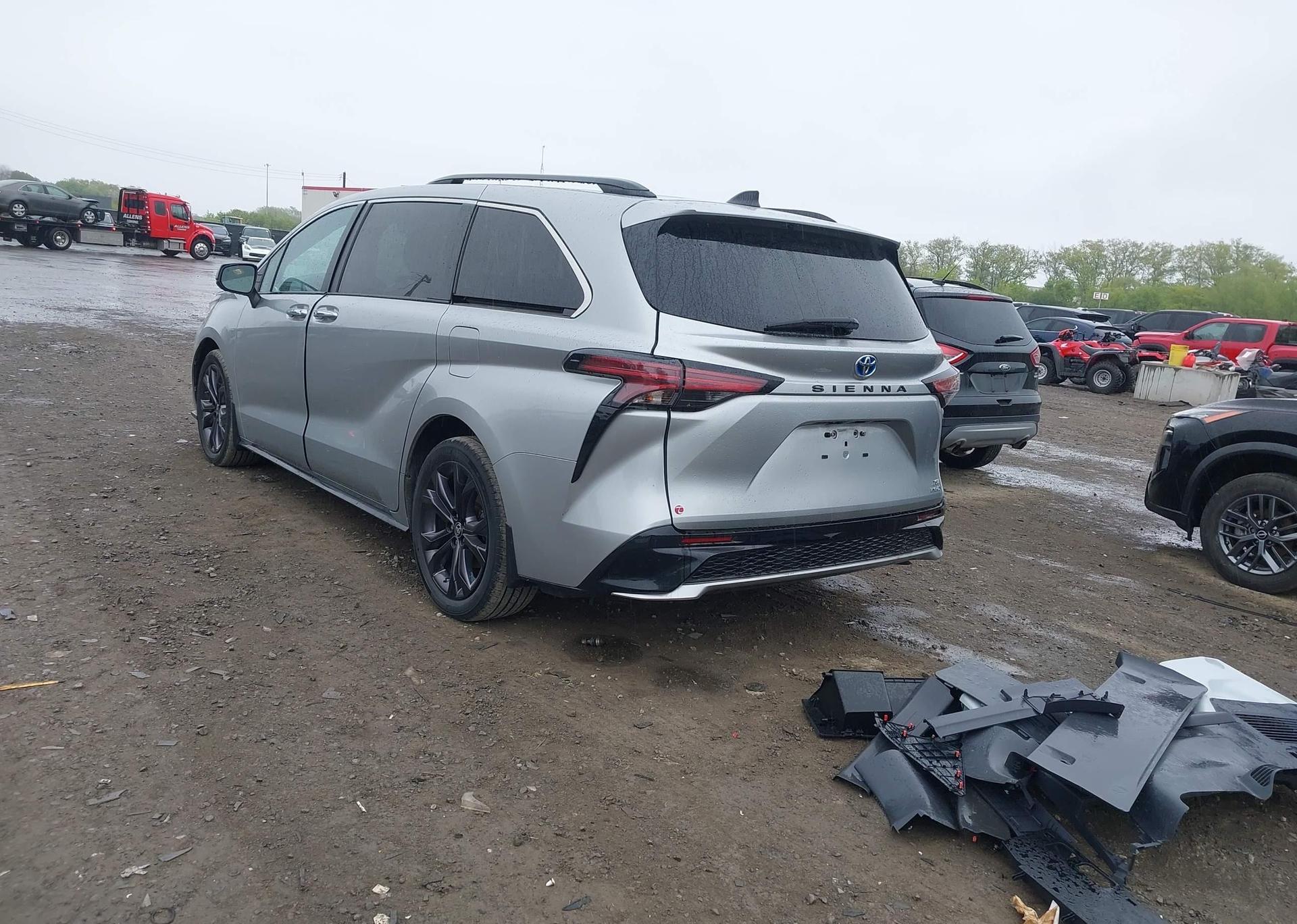 2022 TOYOTA SIENNA LE