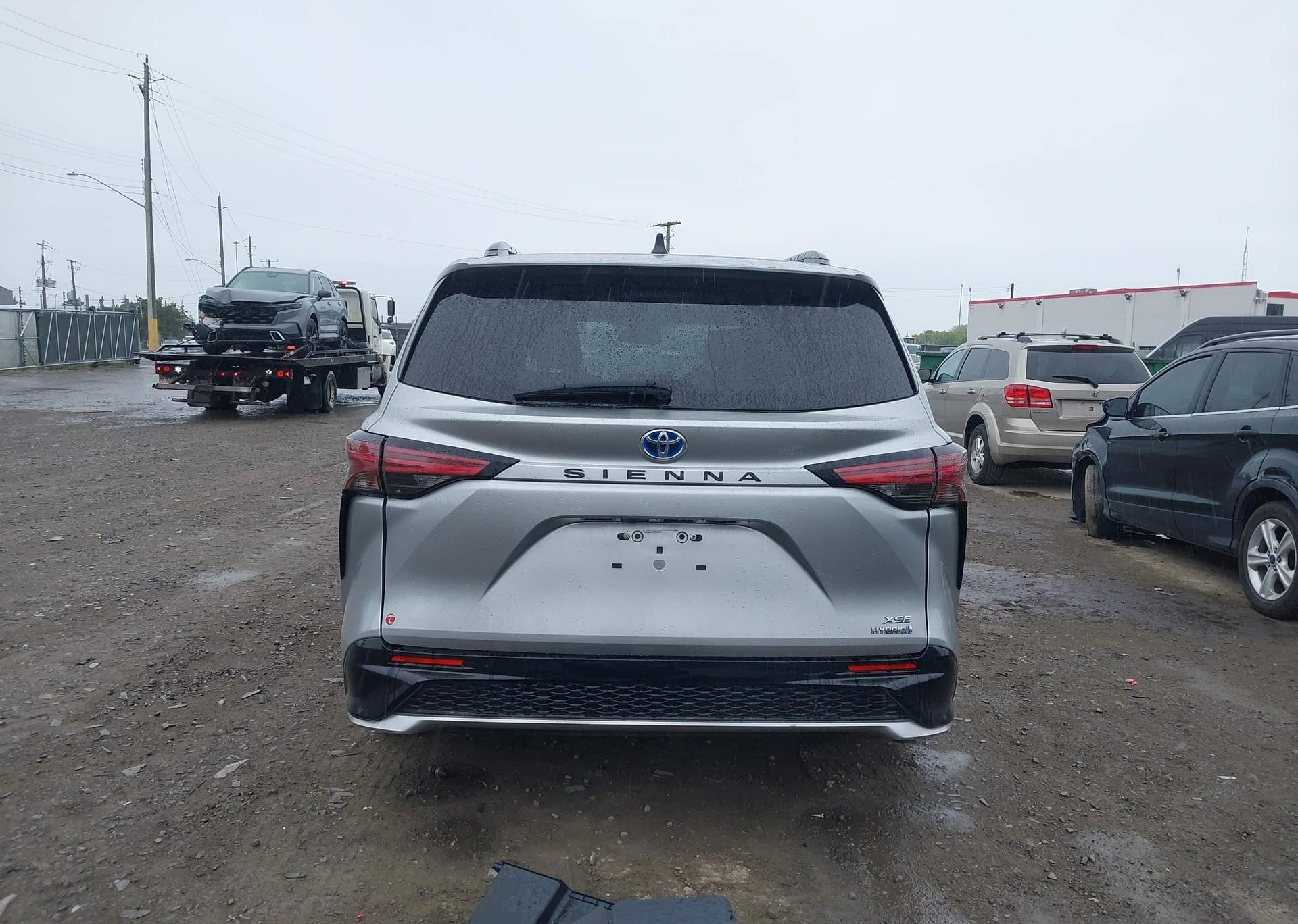 2022 TOYOTA SIENNA LE