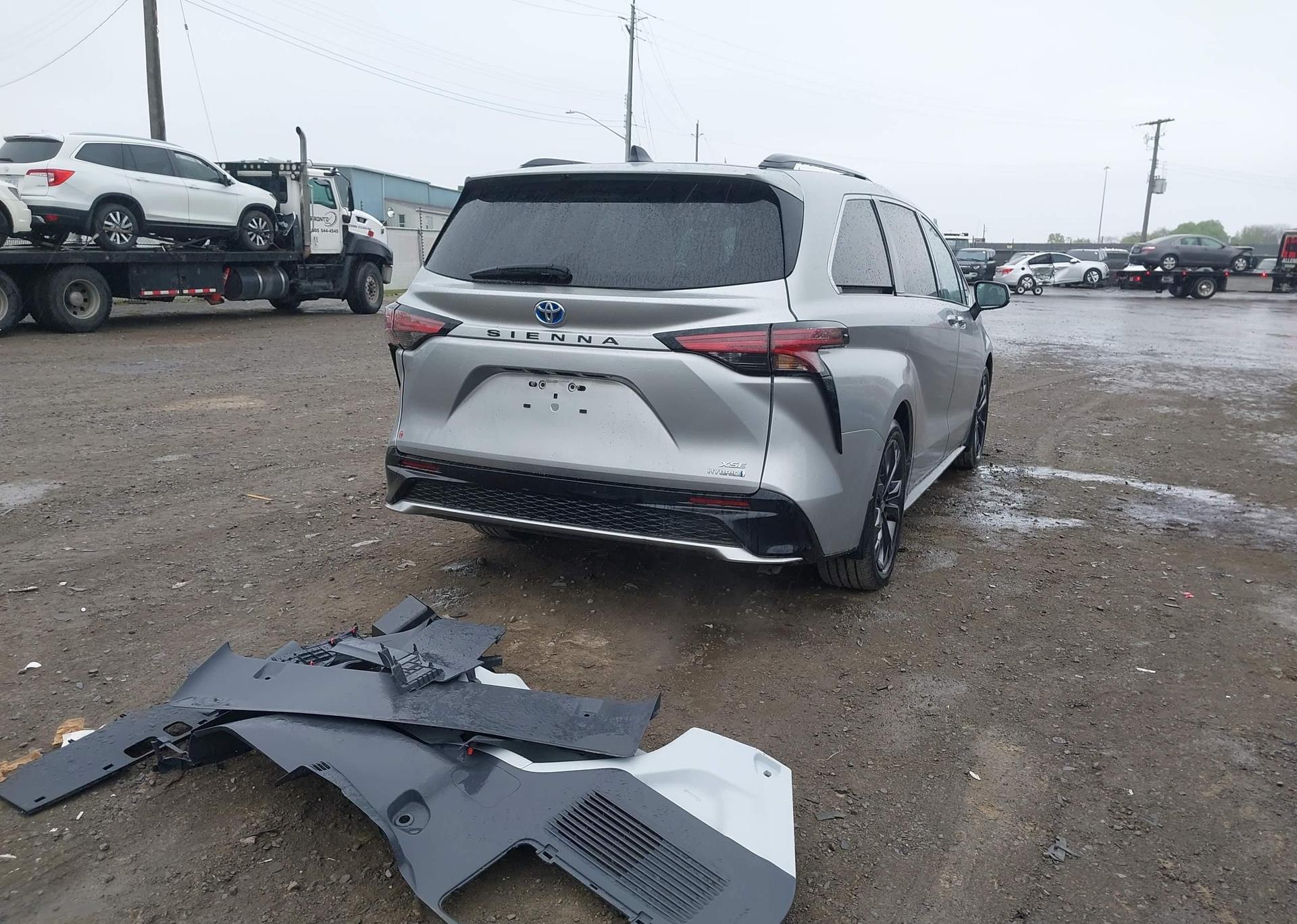 2022 TOYOTA SIENNA LE
