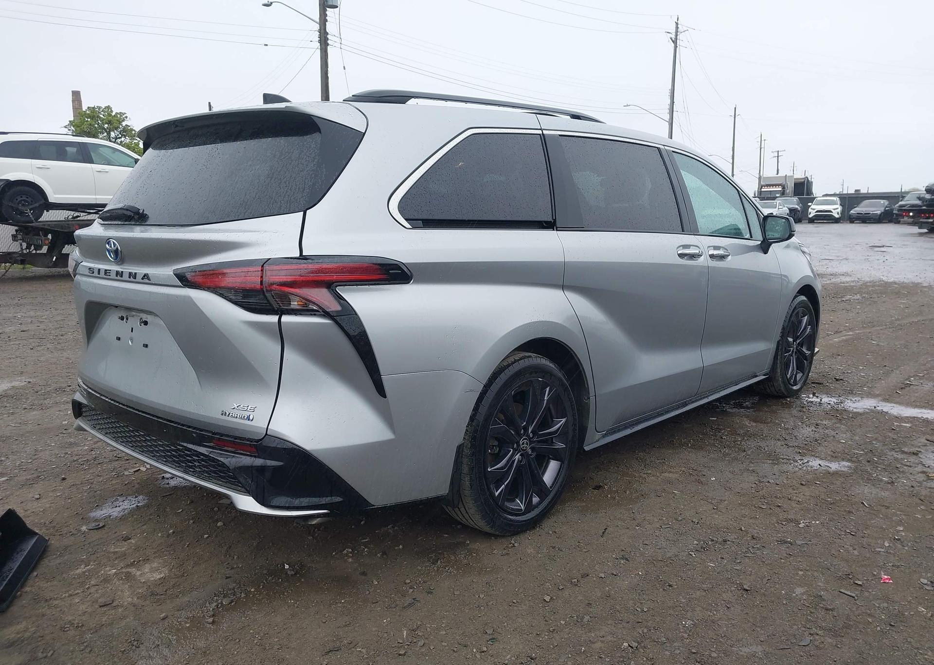 2022 TOYOTA SIENNA LE