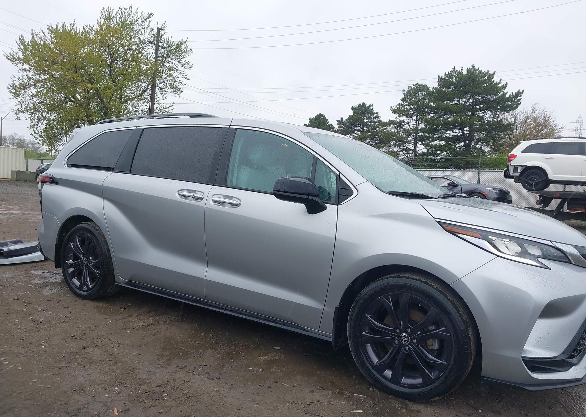 2022 TOYOTA SIENNA LE