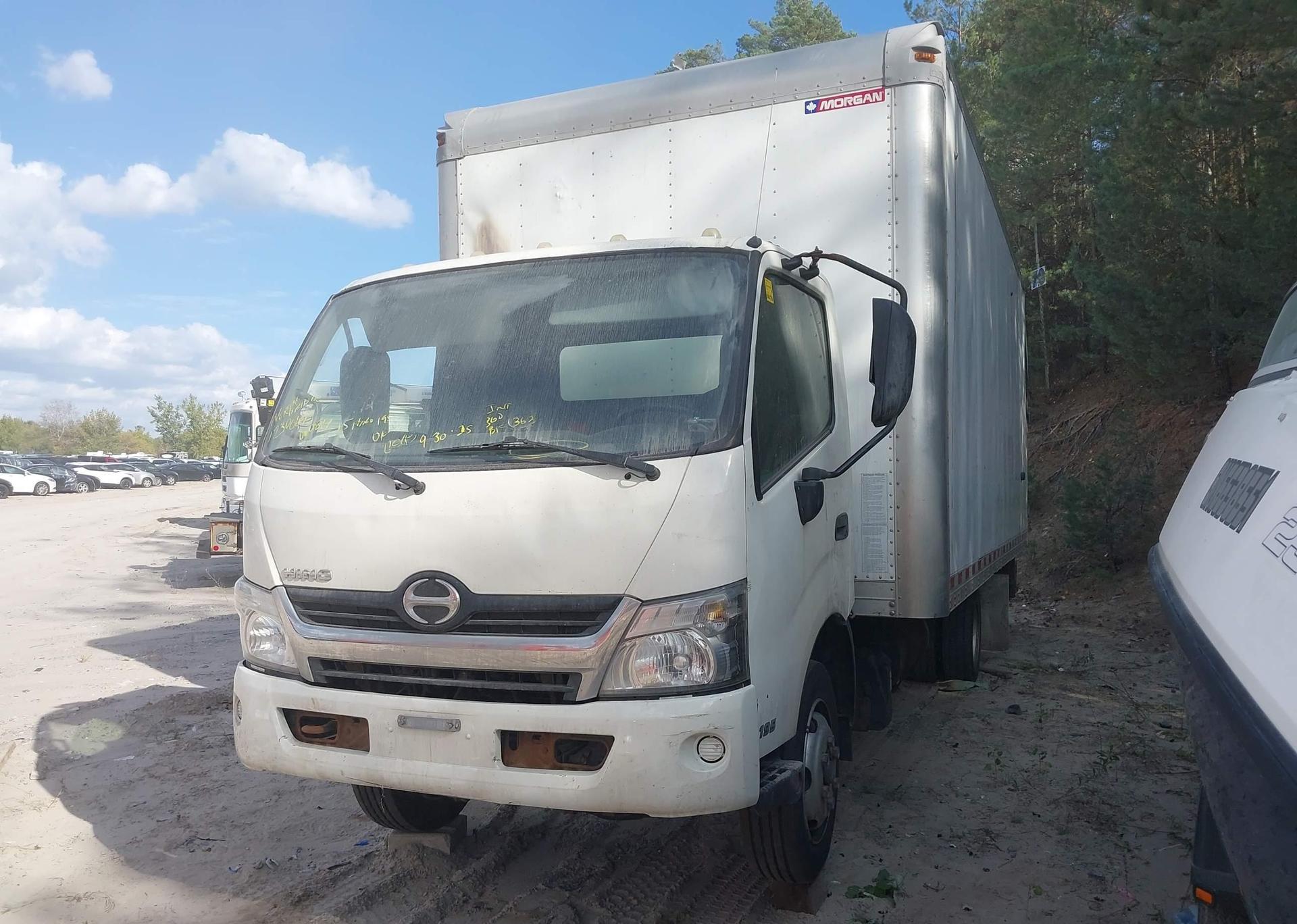 2015 HINO 195