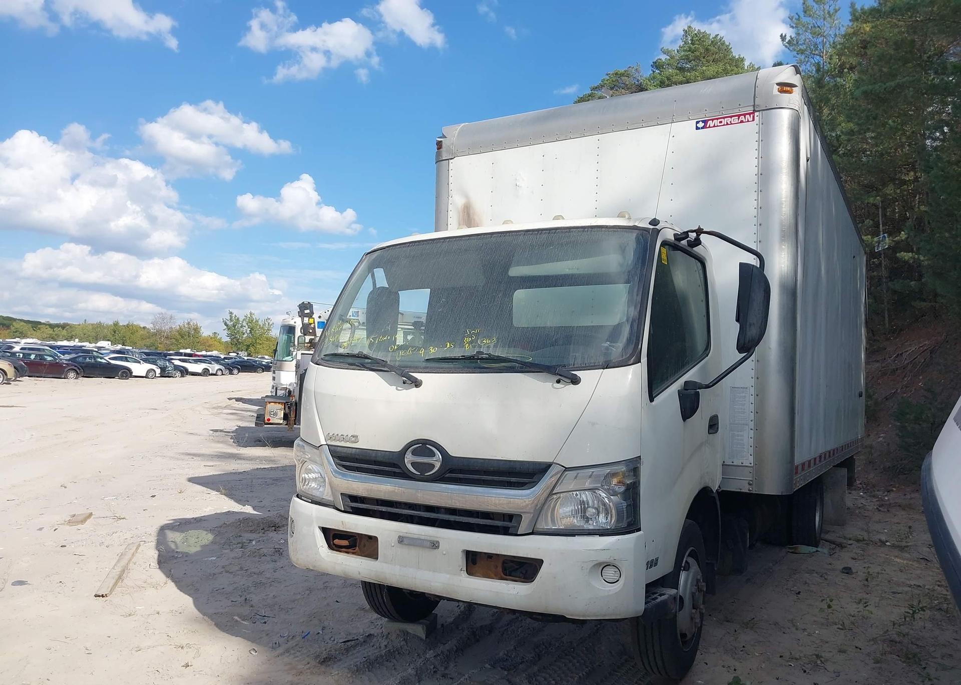 2015 HINO 195