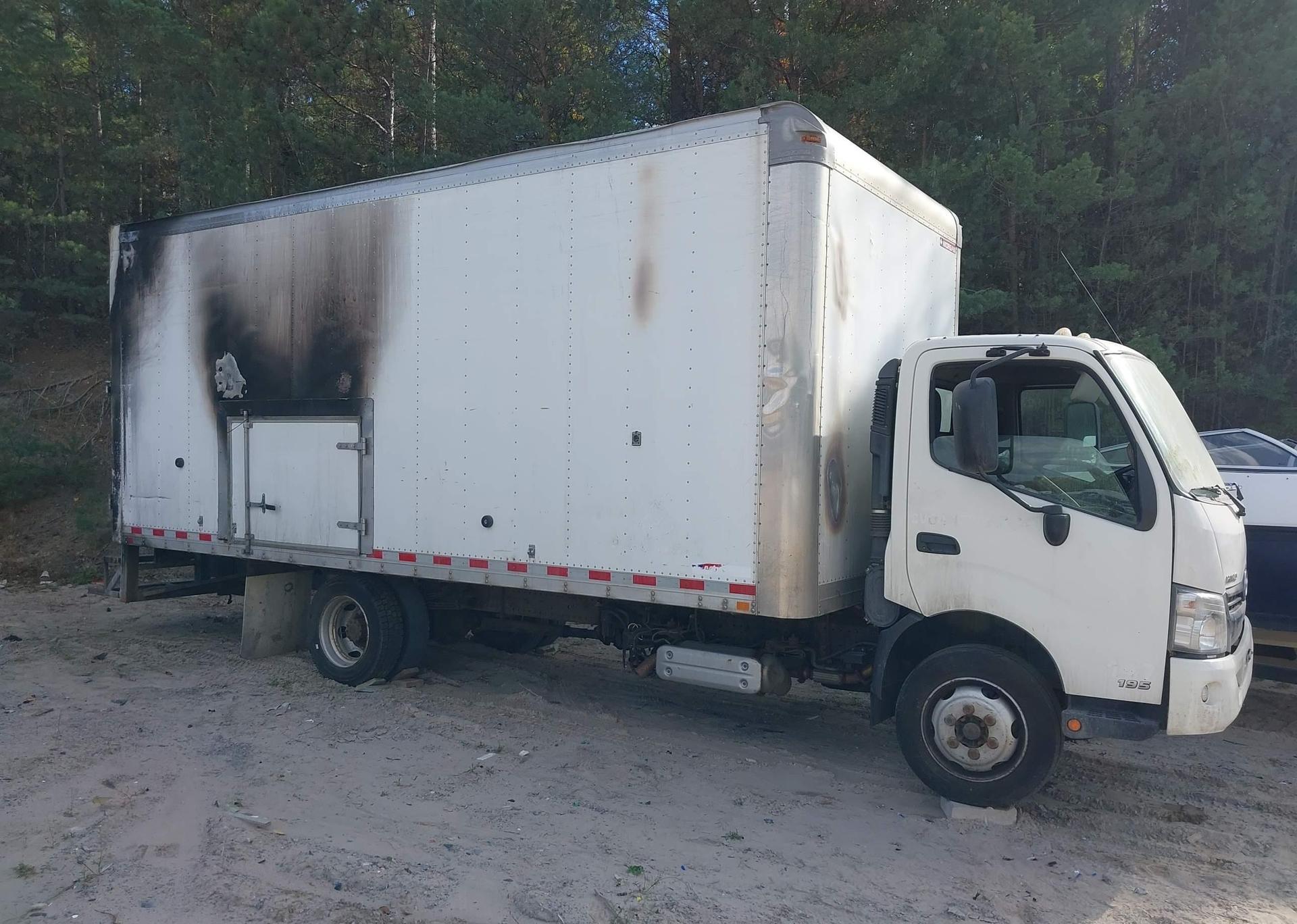 2015 HINO 195