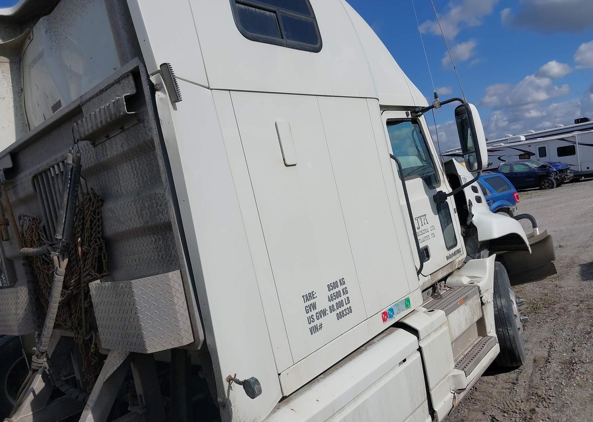 2018 MACK 600 CXU600