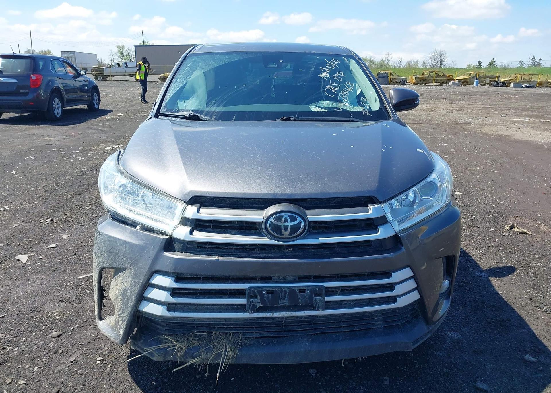 2019 TOYOTA HIGHLANDER LE